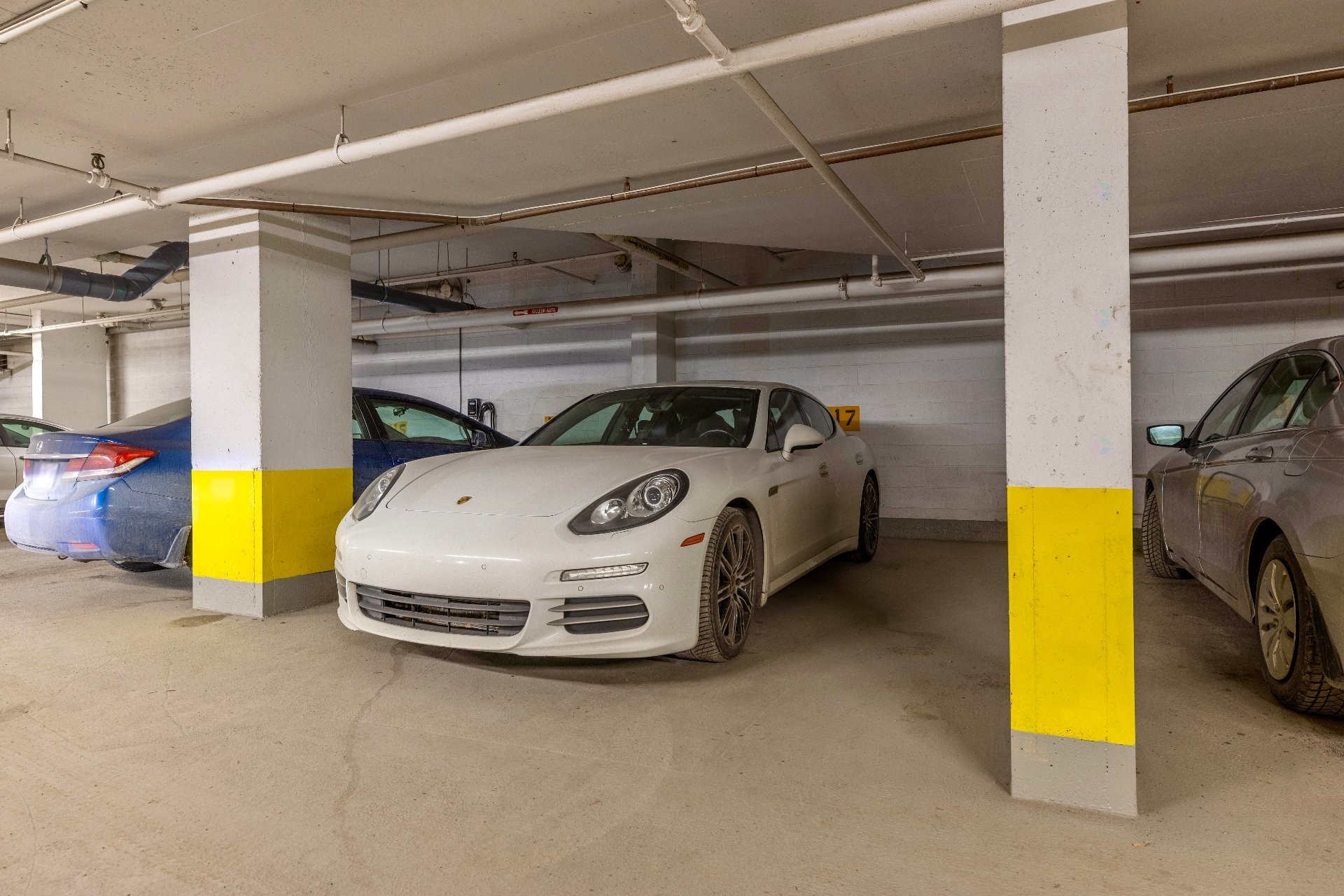 









8255


Boul. St-Laurent

, 204,
Brossard,




QC
J4X2A7

