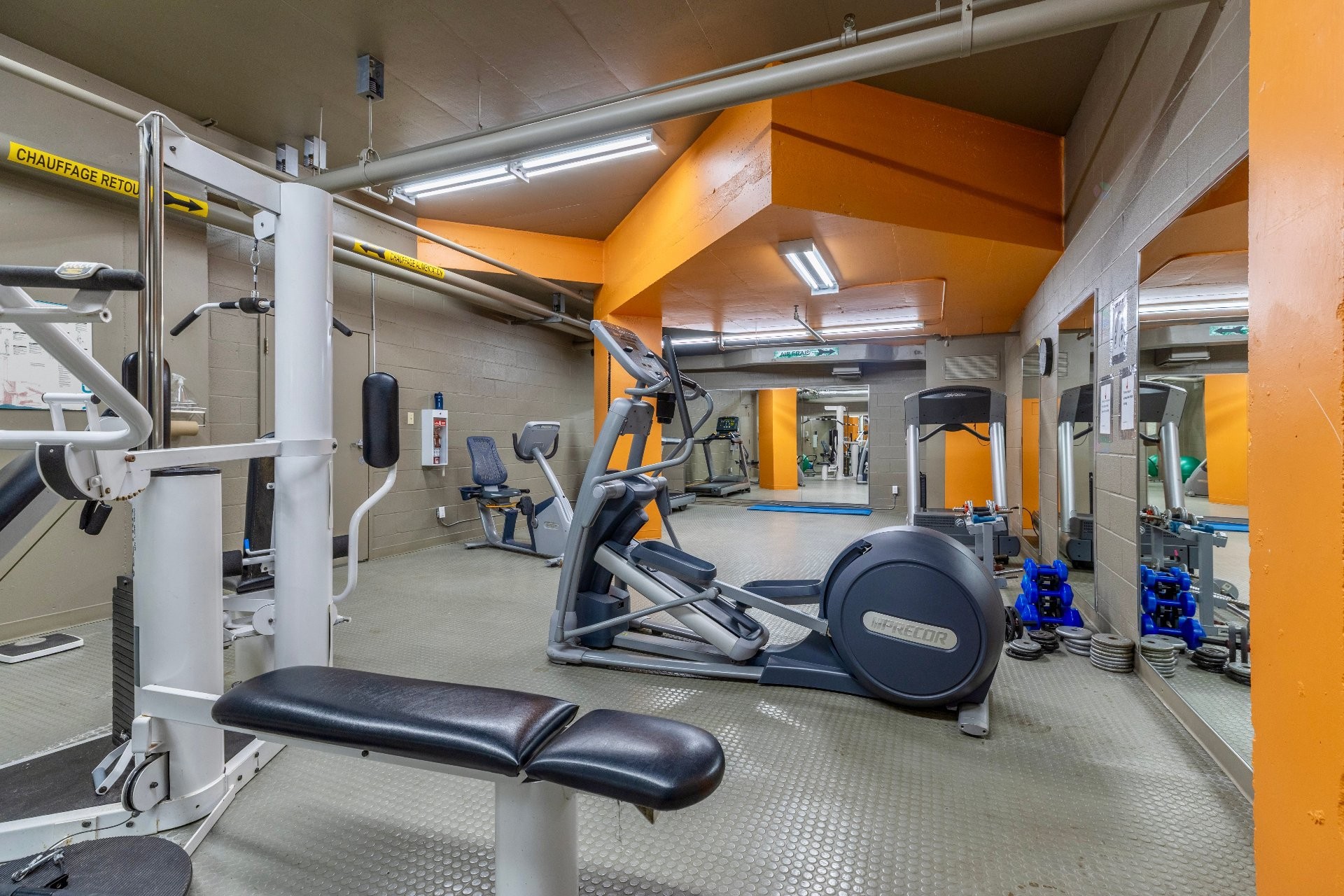 









8255


Boul. St-Laurent

, 204,
Brossard,




QC
J4X2A7

