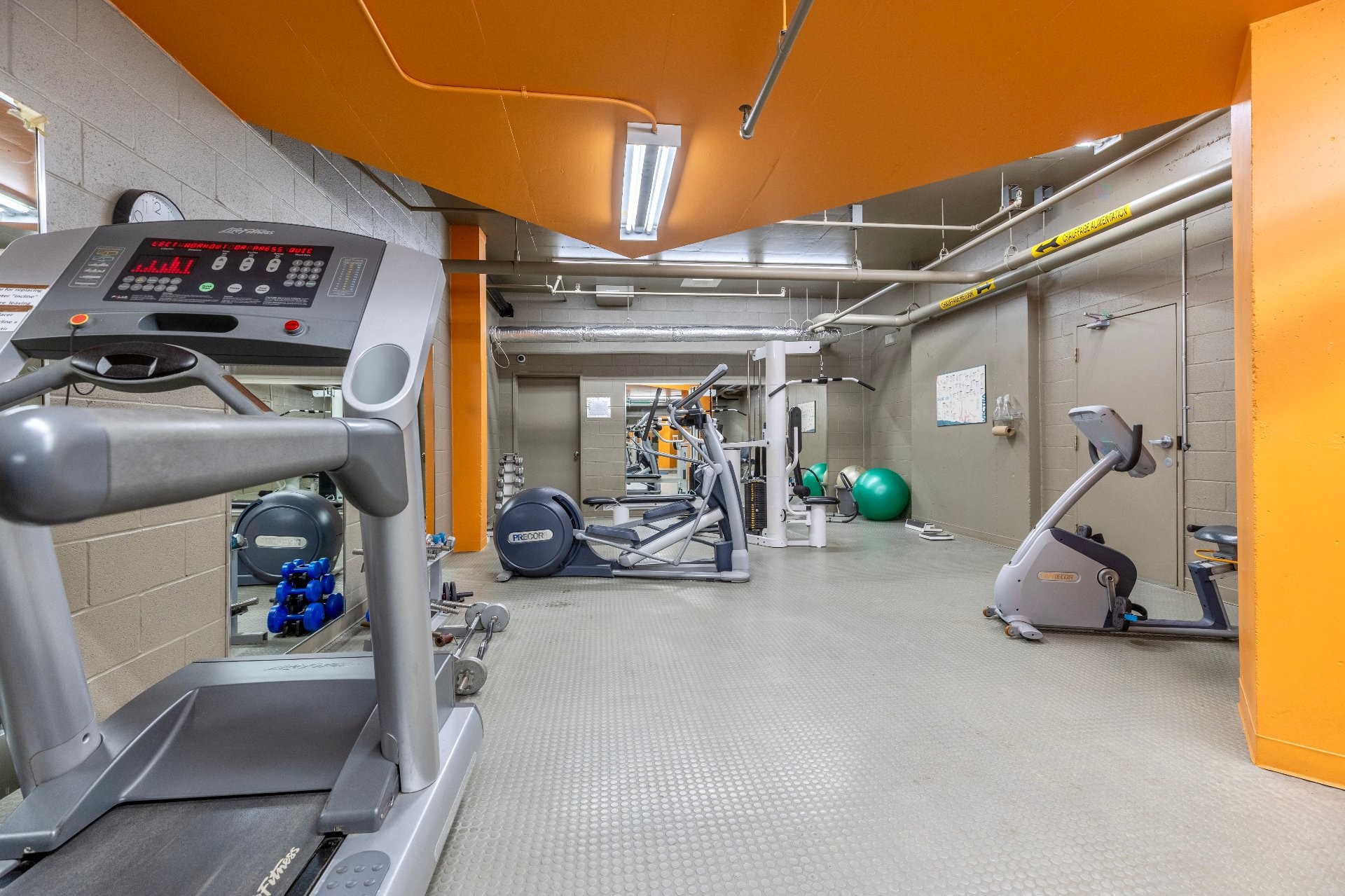 









8255


Boul. St-Laurent

, 204,
Brossard,




QC
J4X2A7

