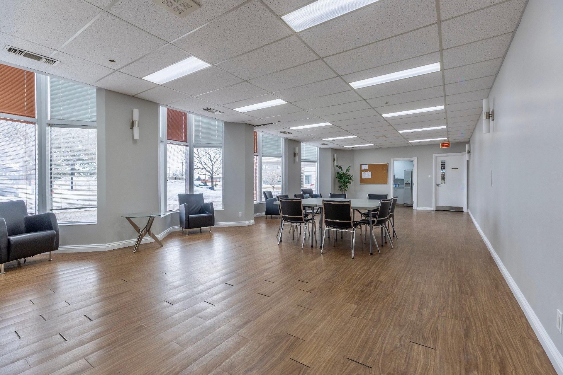 









8255


Boul. St-Laurent

, 204,
Brossard,




QC
J4X2A7

