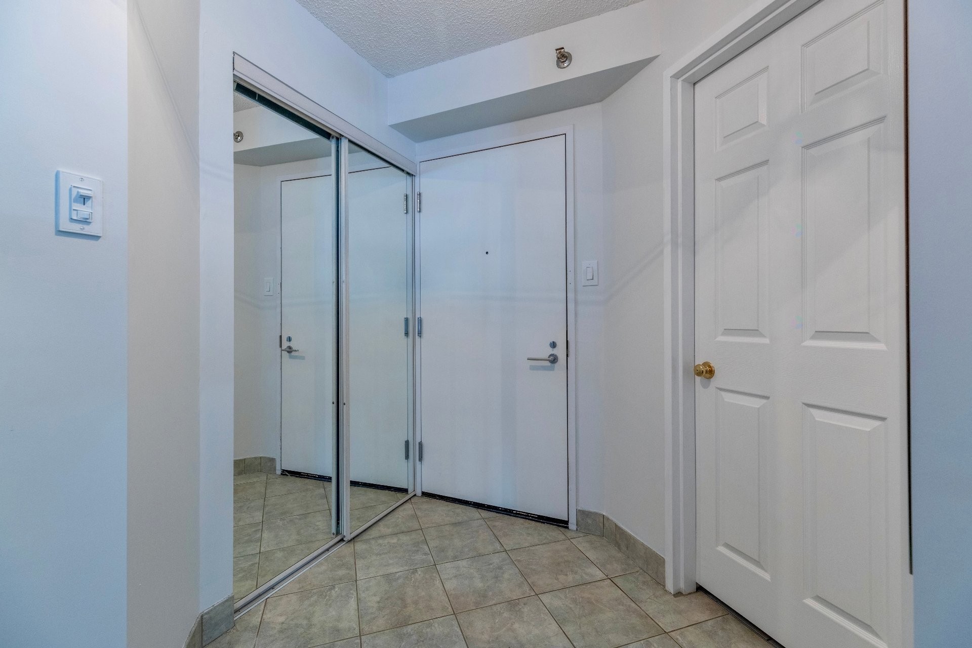 









8255


Boul. St-Laurent

, 204,
Brossard,




QC
J4X2A7

