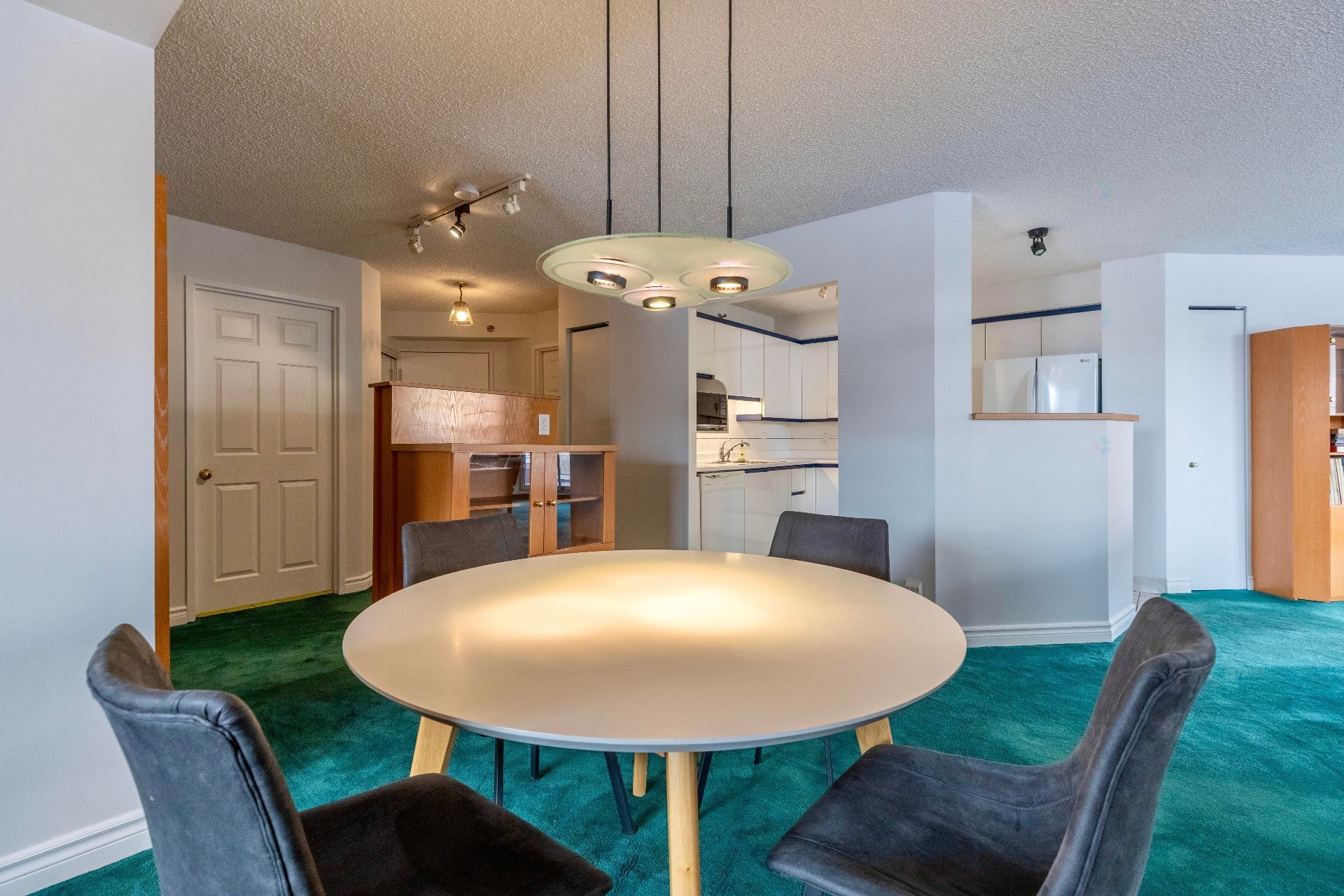 









8255


Boul. St-Laurent

, 204,
Brossard,




QC
J4X2A7

