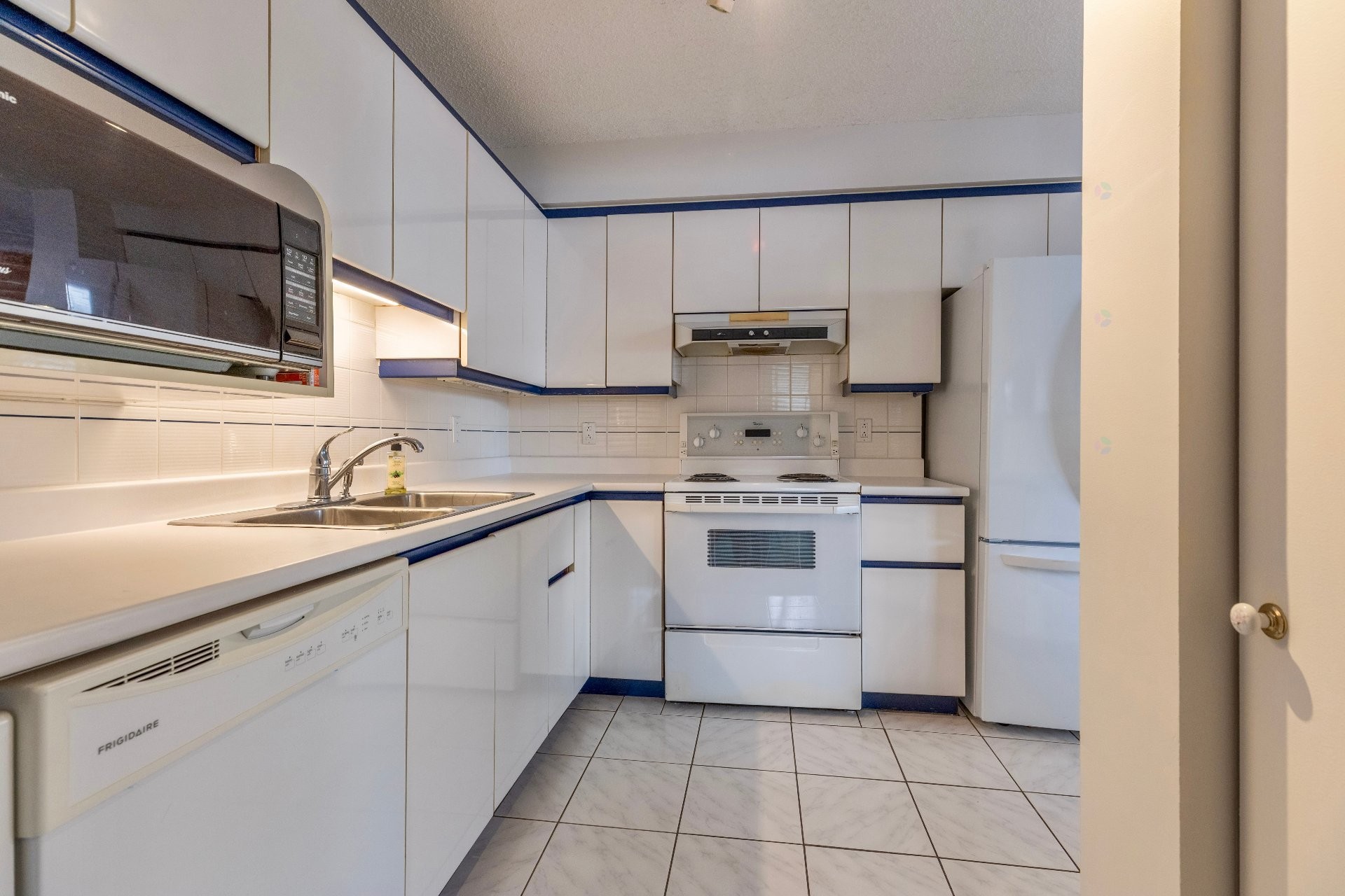 









8255


Boul. St-Laurent

, 204,
Brossard,




QC
J4X2A7

