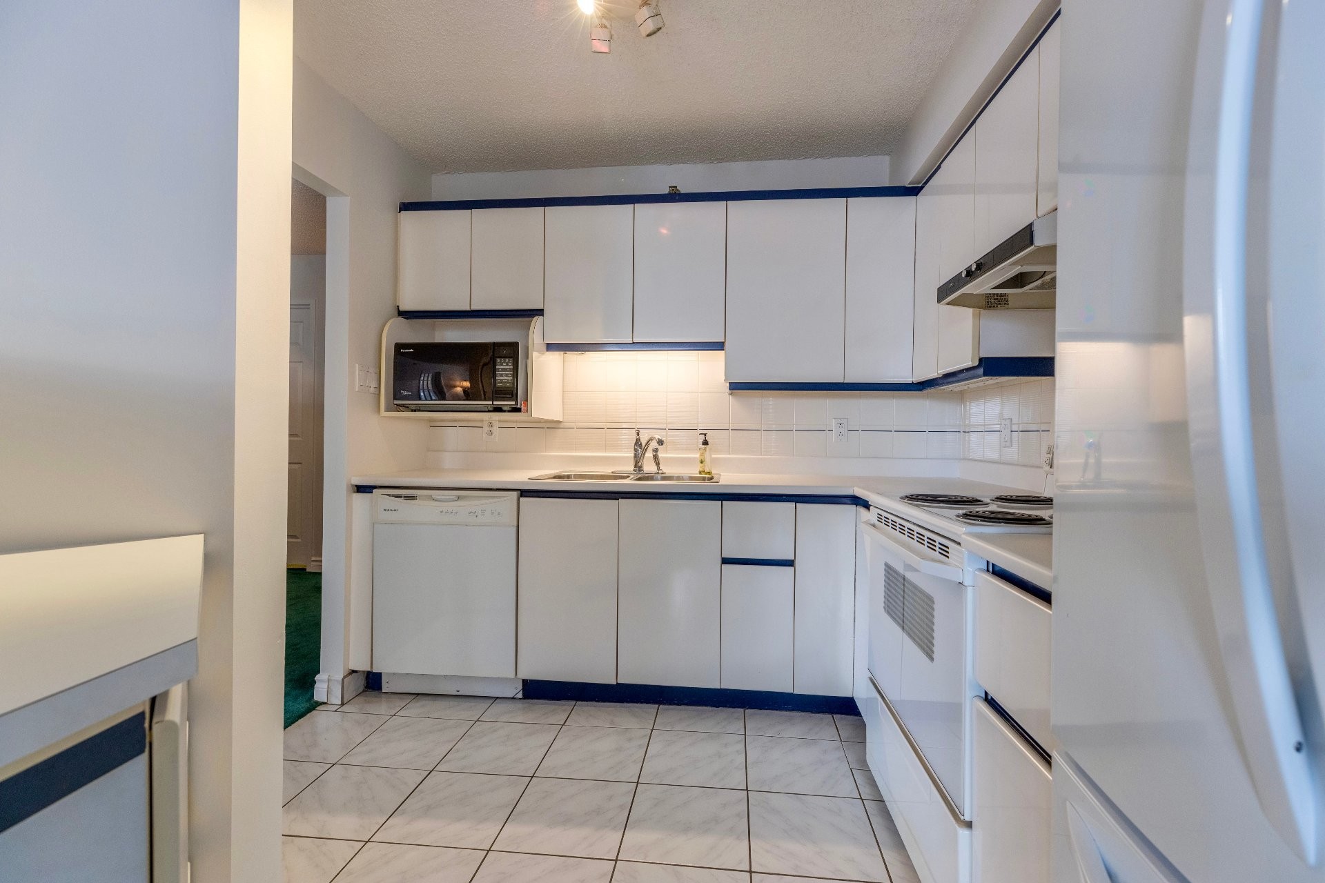 









8255


Boul. St-Laurent

, 204,
Brossard,




QC
J4X2A7

