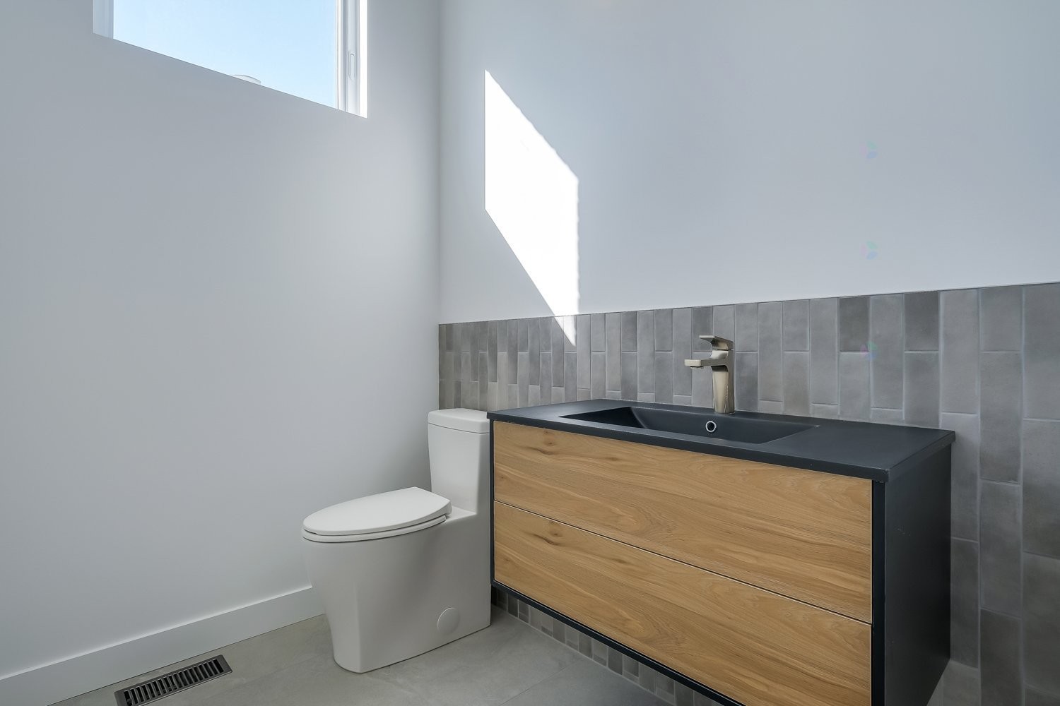 









4010


Rue de la Fougère

,
Saint-Bruno-de-Montarville,




QC
J3V4P6

