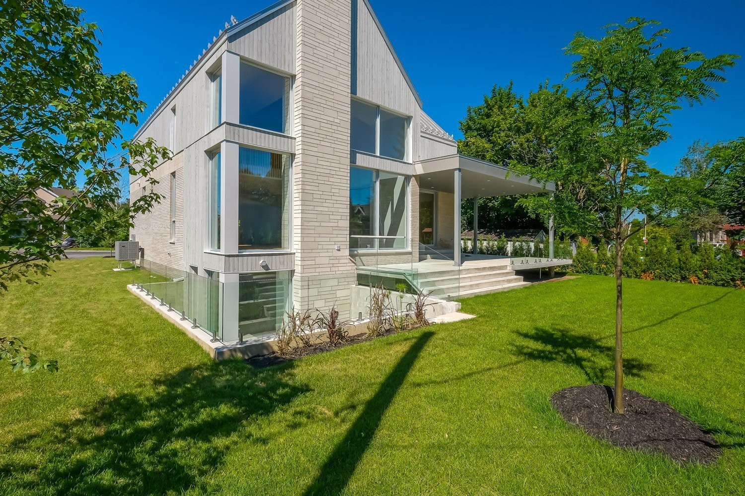 









4010


Rue de la Fougère

,
Saint-Bruno-de-Montarville,




QC
J3V4P6

