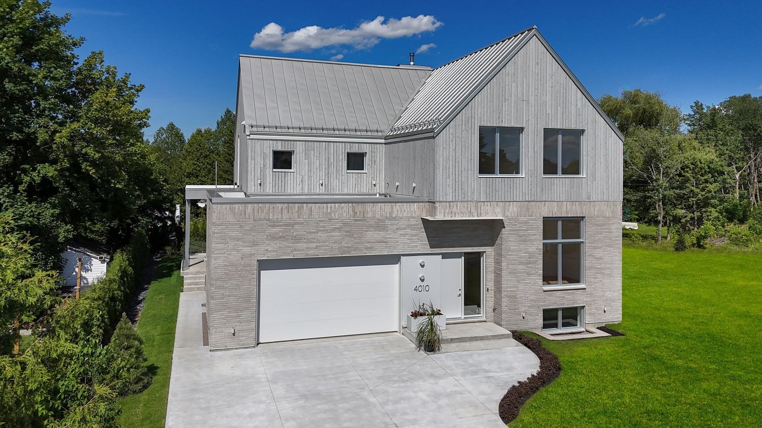 









4010


Rue de la Fougère

,
Saint-Bruno-de-Montarville,




QC
J3V4P6

