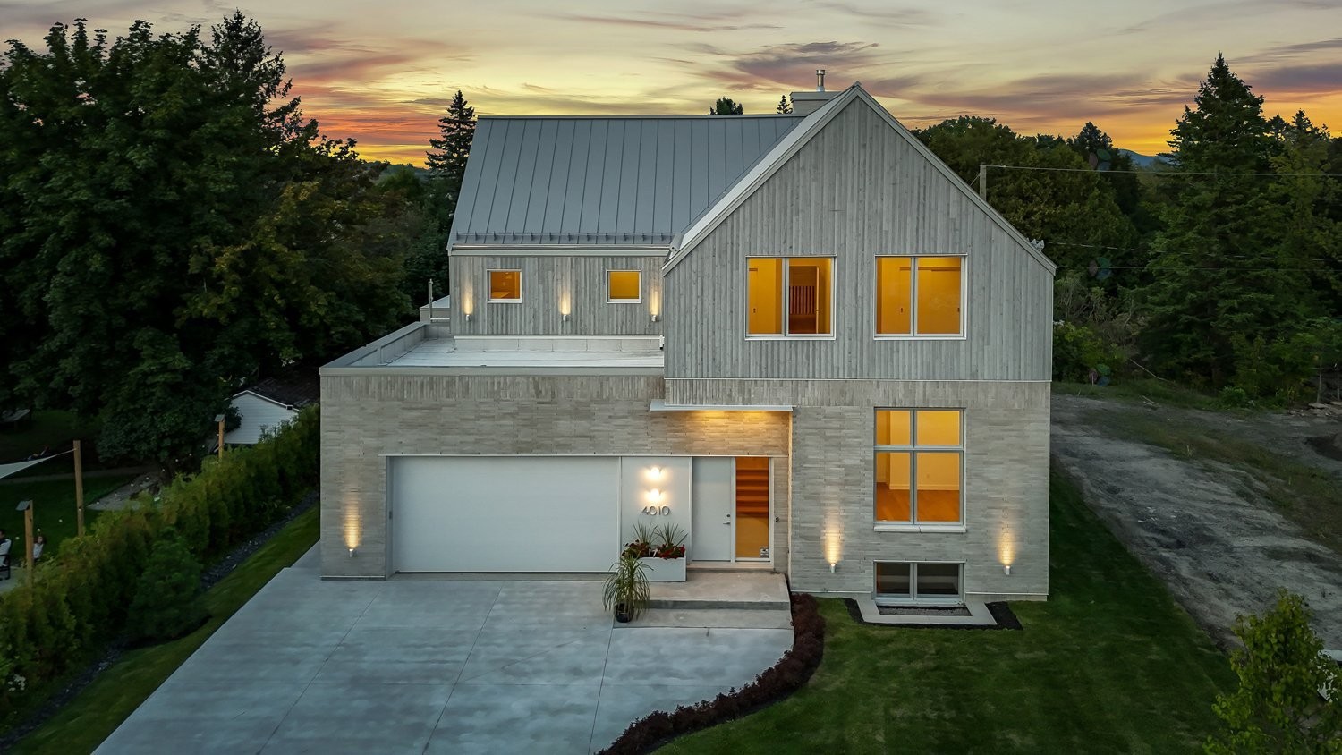 









4010


Rue de la Fougère

,
Saint-Bruno-de-Montarville,




QC
J3V4P6

