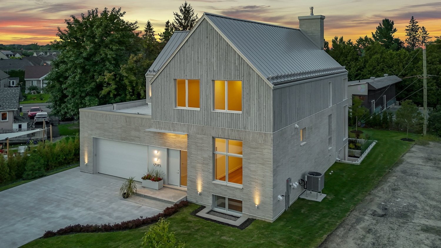 









4010


Rue de la Fougère

,
Saint-Bruno-de-Montarville,




QC
J3V4P6

