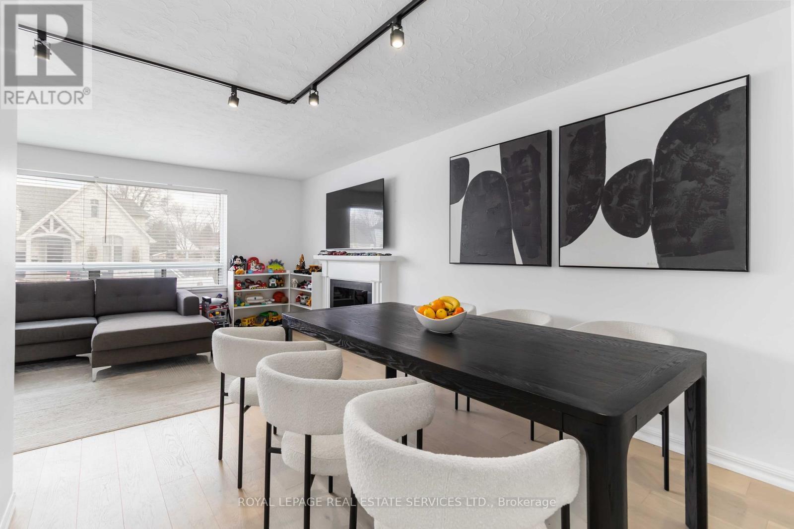 












MAIN - 2046 REDAN DRIVE

,
Mississauga,




Ontario
L4Y1N8

