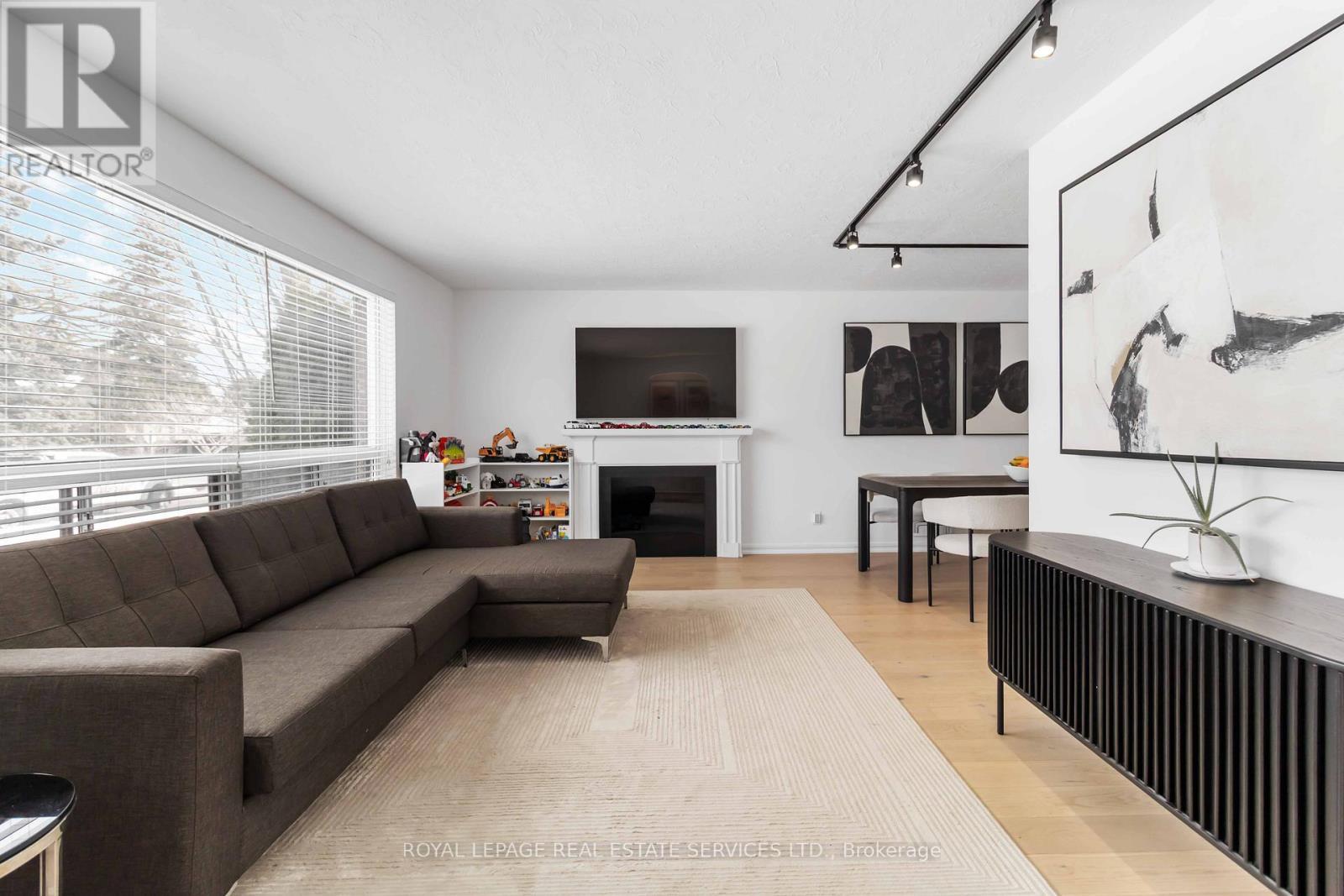 












MAIN - 2046 REDAN DRIVE

,
Mississauga,




Ontario
L4Y1N8

