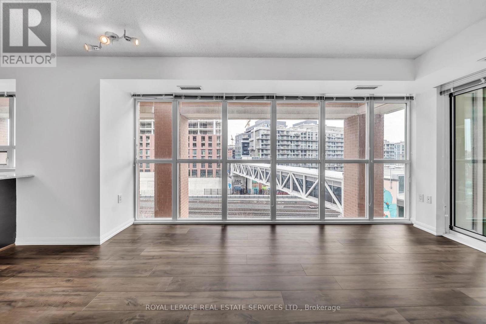 












502 - 125 WESTERN BATTERY ROAD

,
Toronto,




Ontario
M6K3R8

