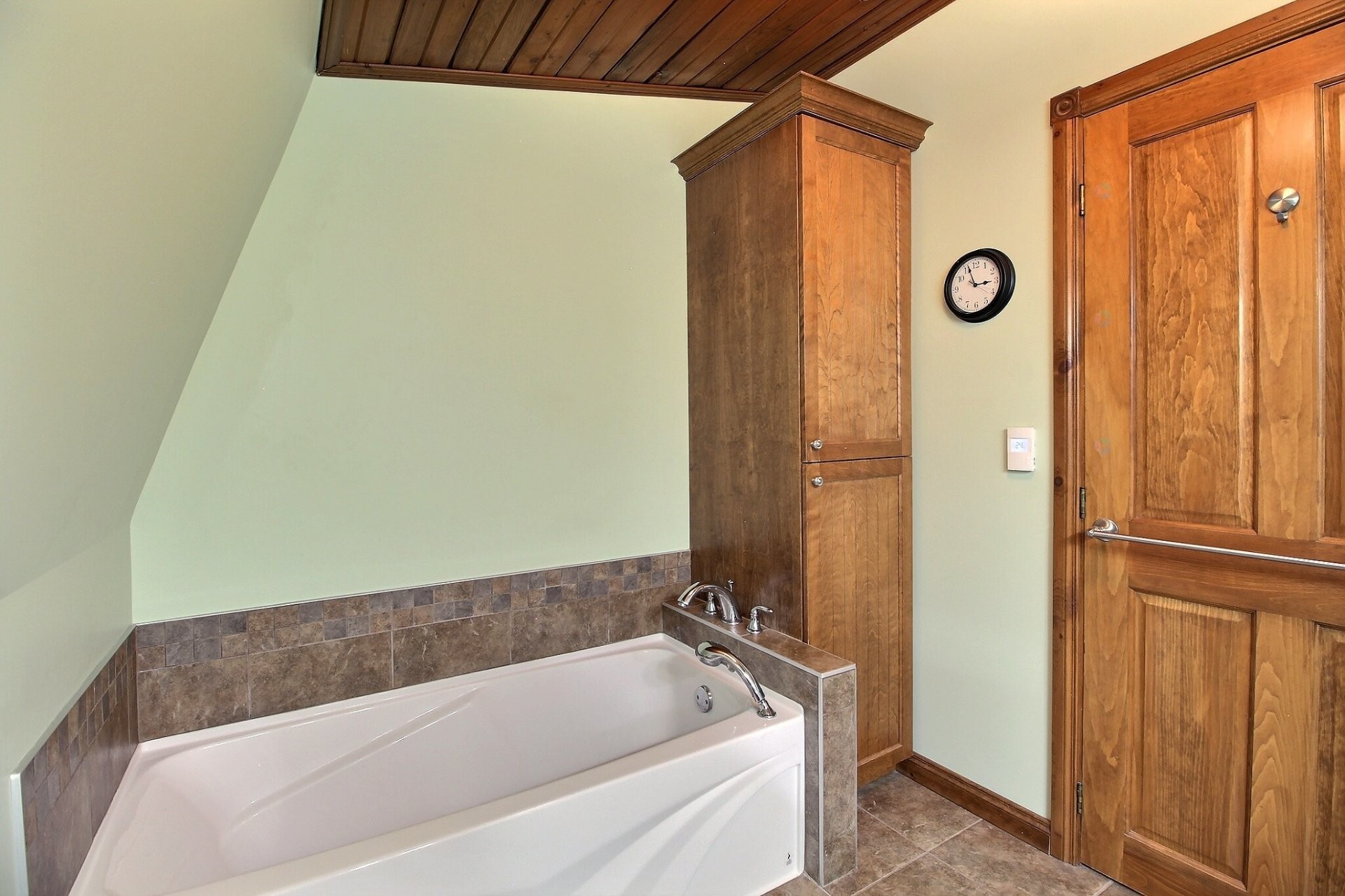 









2260


Rue Galipeau

,
Magog,




QC
J1X5V1

