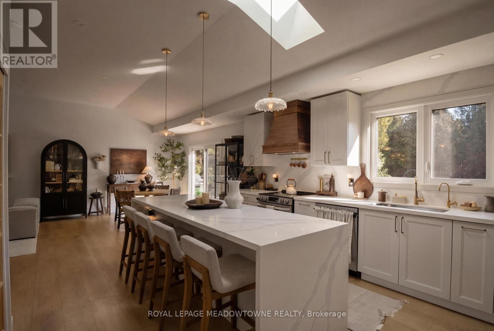 












1562 GORE ROAD

,
Puslinch,




Ontario
N0B2J0

