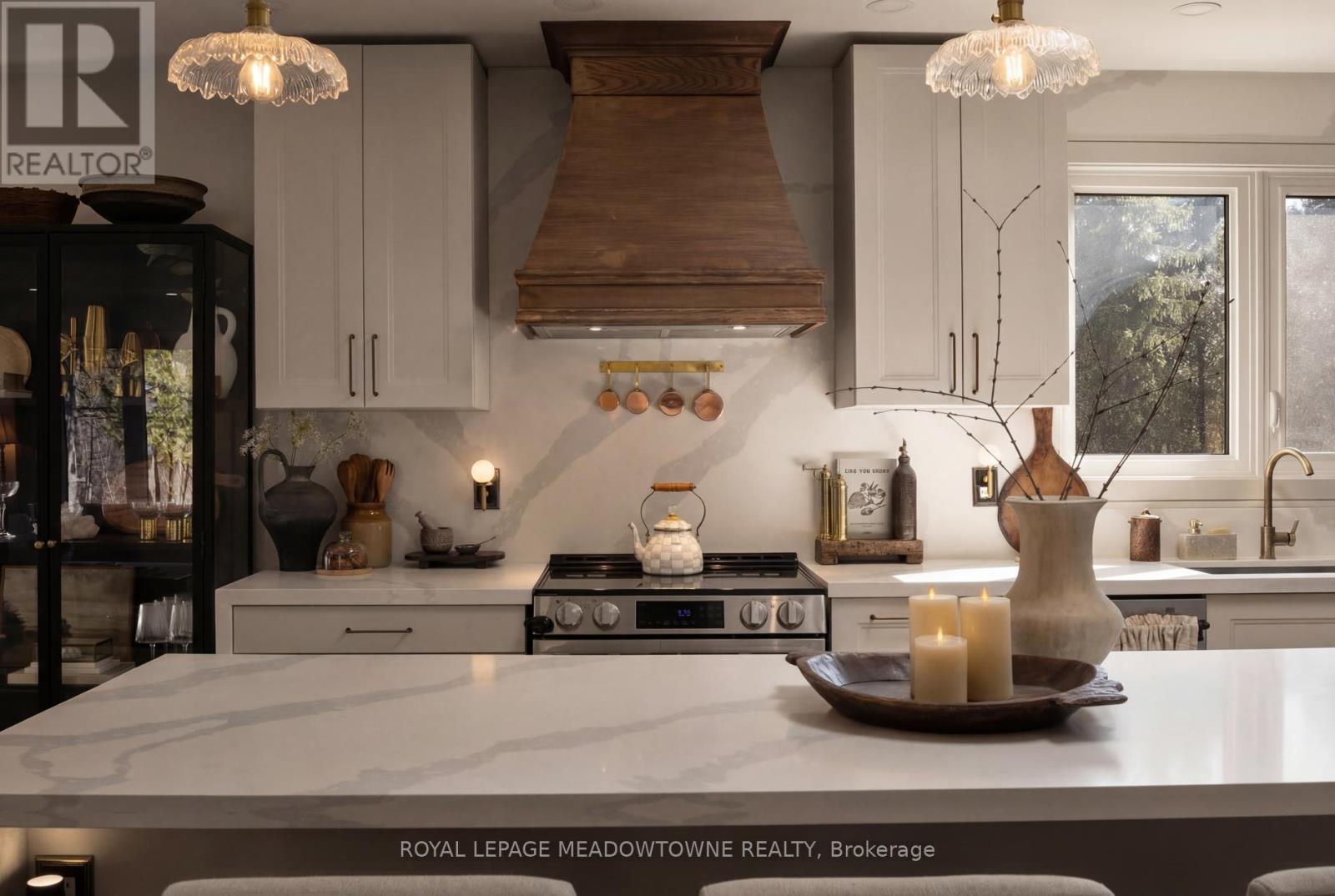 












1562 GORE ROAD

,
Puslinch,




Ontario
N0B2J0

