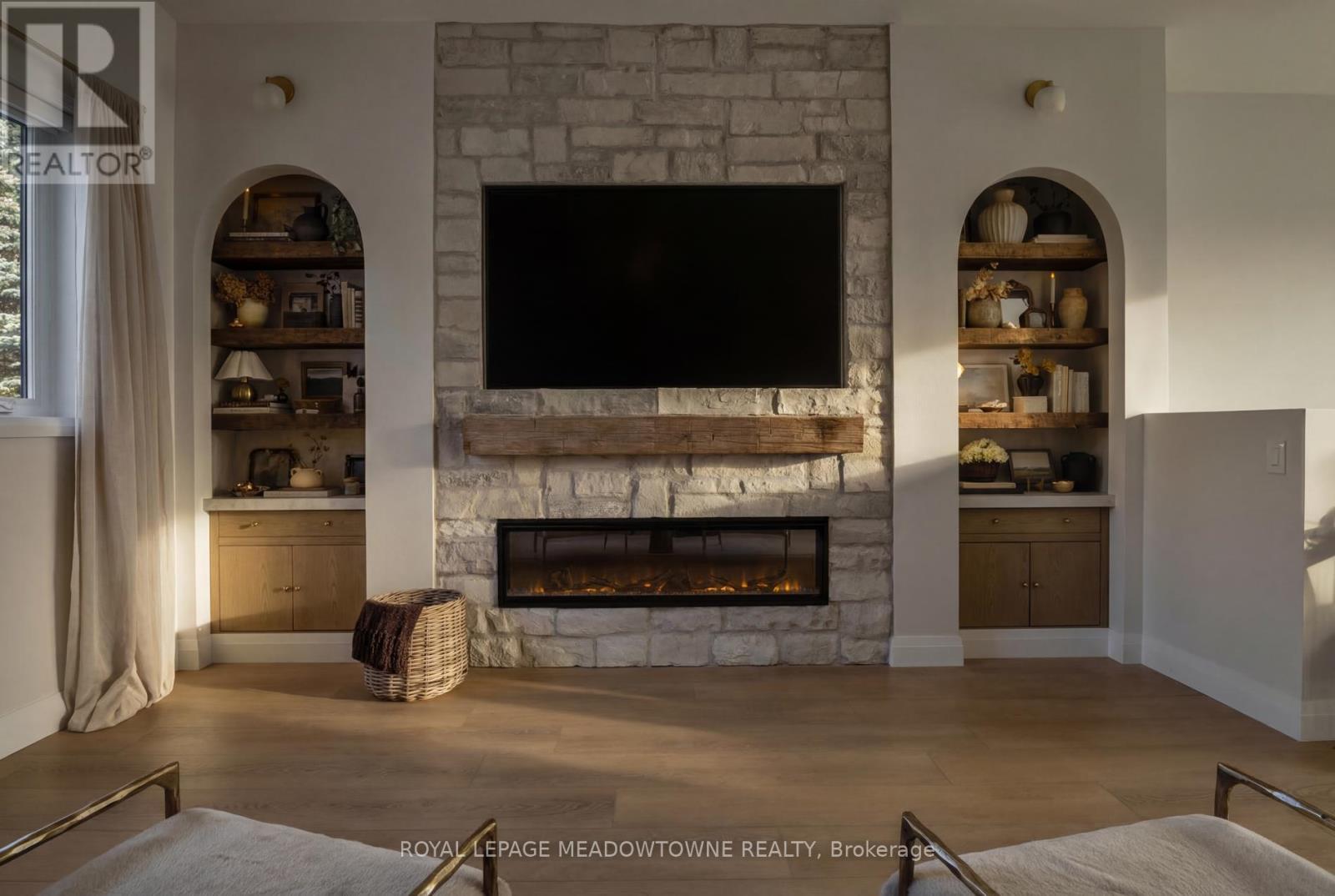 












1562 GORE ROAD

,
Puslinch,




Ontario
N0B2J0

