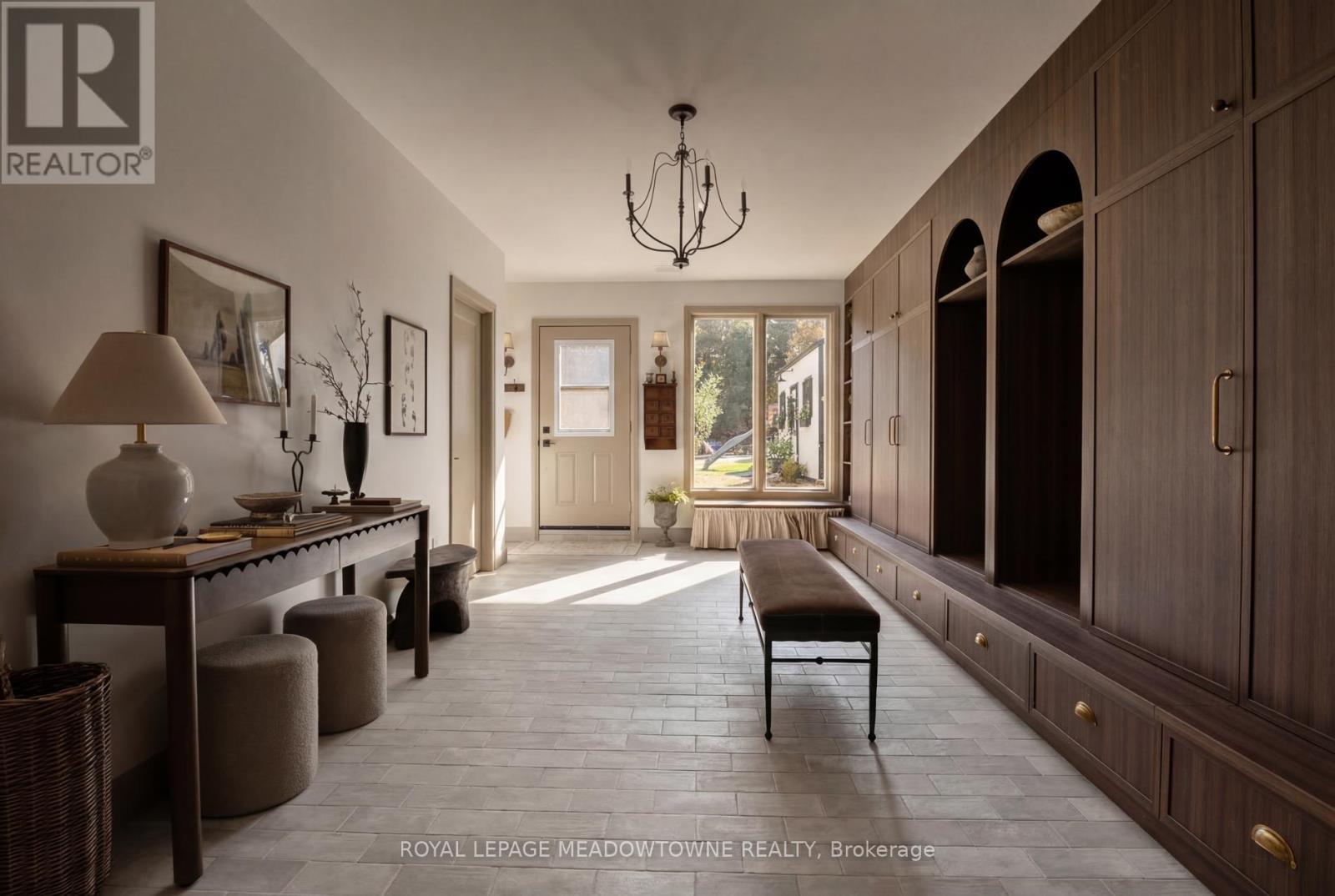 












1562 GORE ROAD

,
Puslinch,




Ontario
N0B2J0

