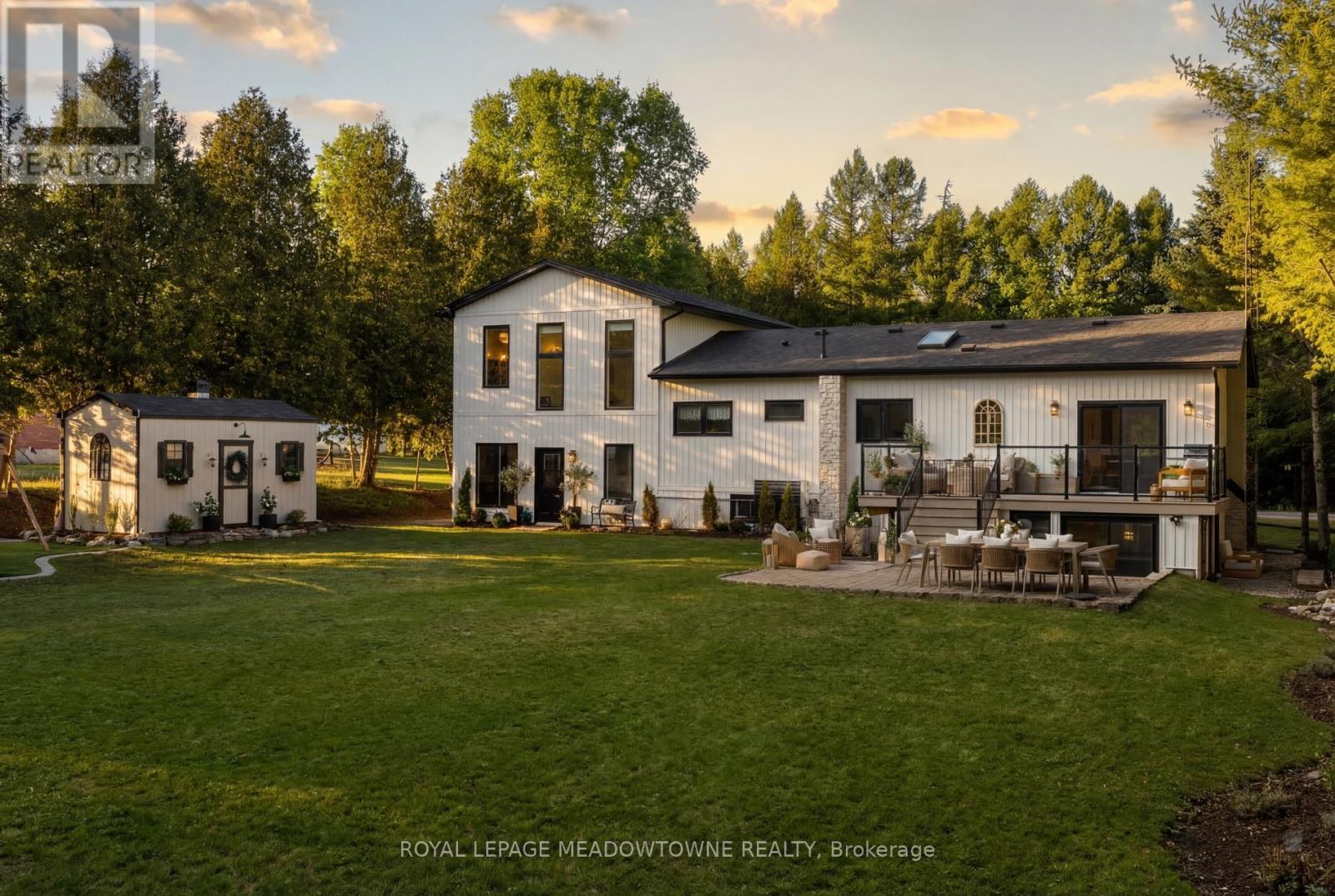 












1562 GORE ROAD

,
Puslinch,




Ontario
N0B2J0

