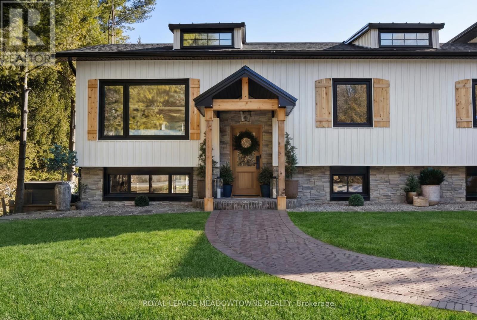 












1562 GORE ROAD

,
Puslinch,




Ontario
N0B2J0

