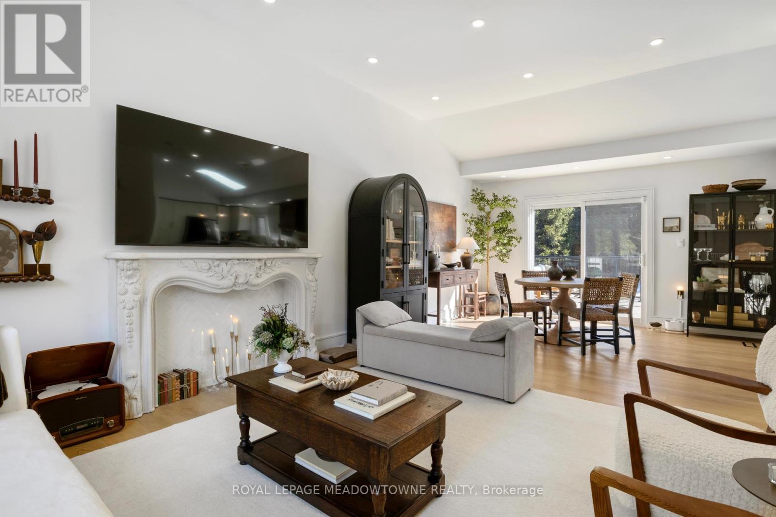 












1562 GORE ROAD

,
Puslinch,




Ontario
N0B2J0

