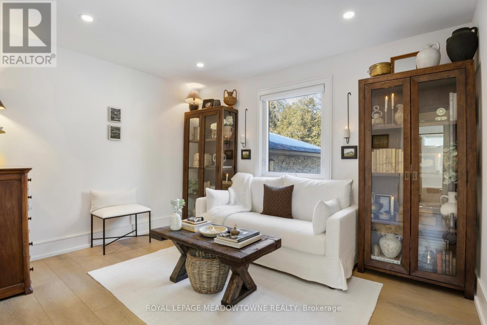 












1562 GORE ROAD

,
Puslinch,




Ontario
N0B2J0

