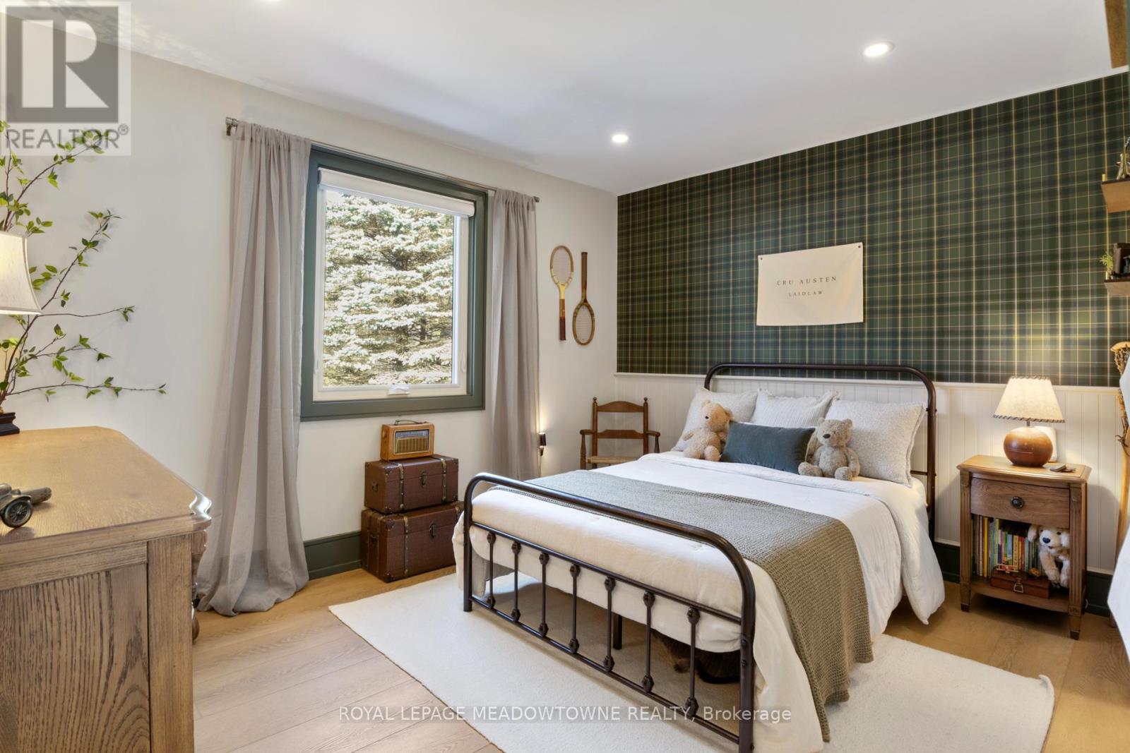 












1562 GORE ROAD

,
Puslinch,




Ontario
N0B2J0

