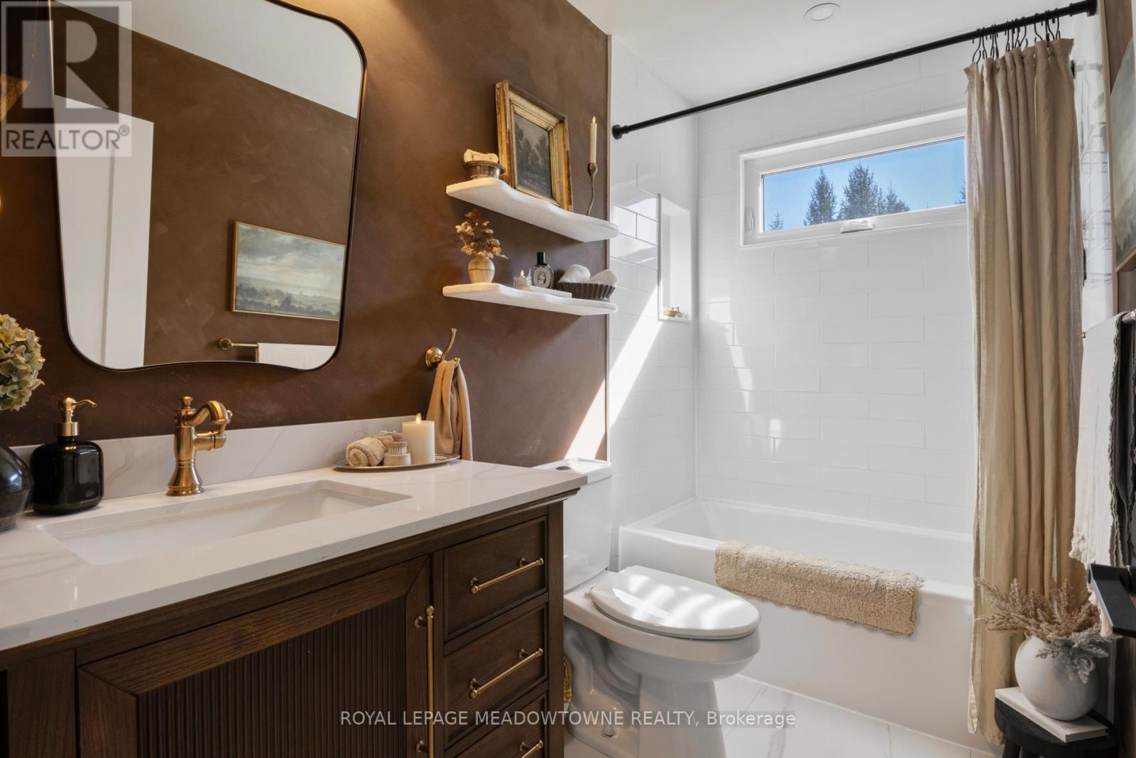 












1562 GORE ROAD

,
Puslinch,




Ontario
N0B2J0

