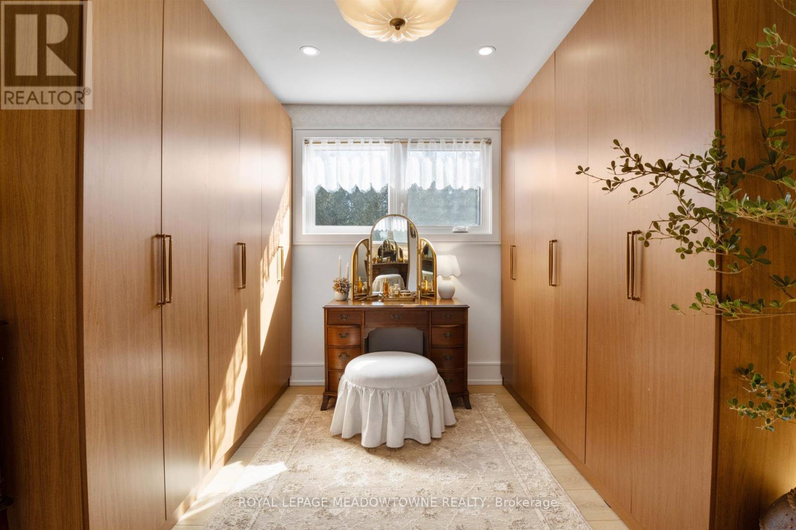 












1562 GORE ROAD

,
Puslinch,




Ontario
N0B2J0

