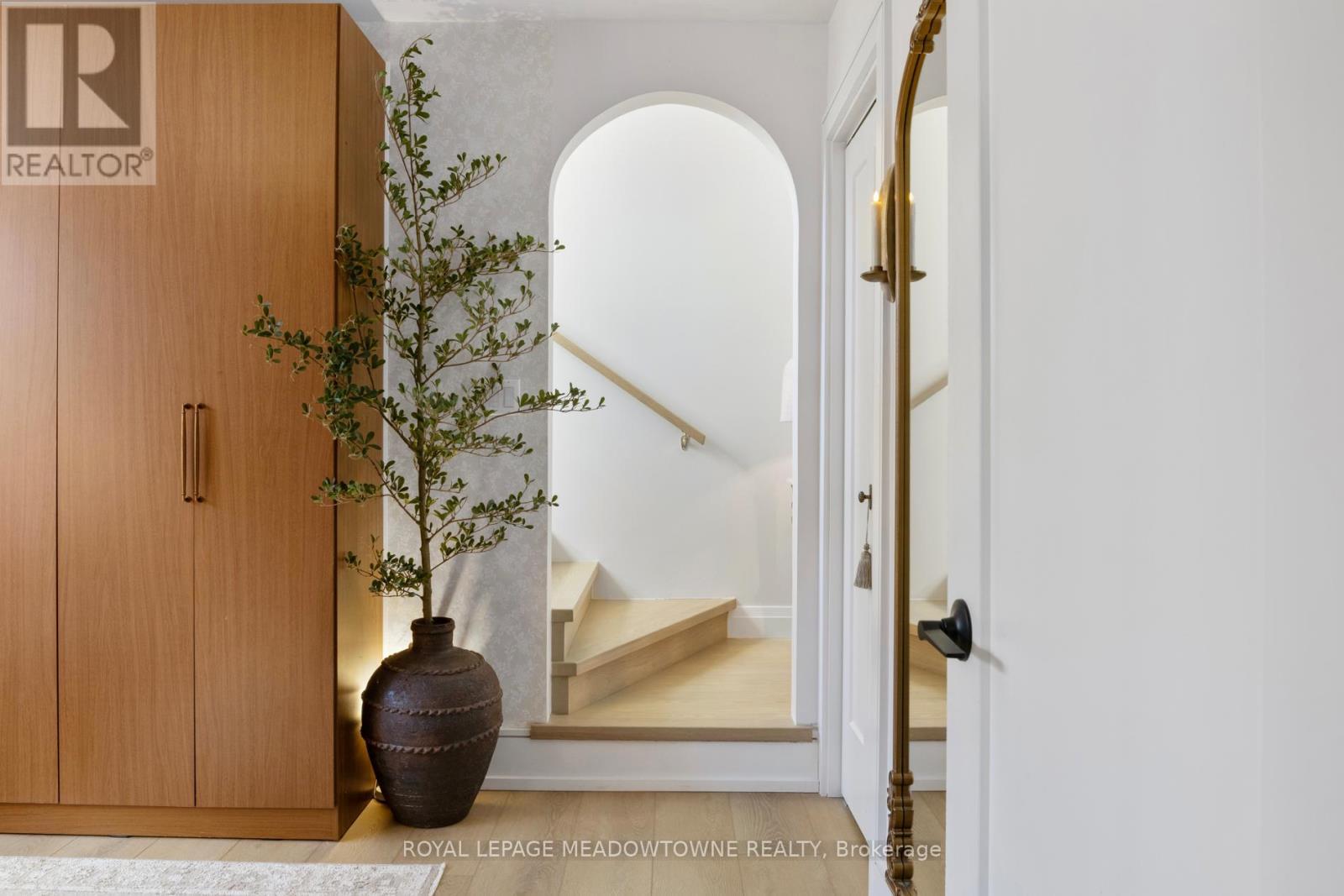 












1562 GORE ROAD

,
Puslinch,




Ontario
N0B2J0

