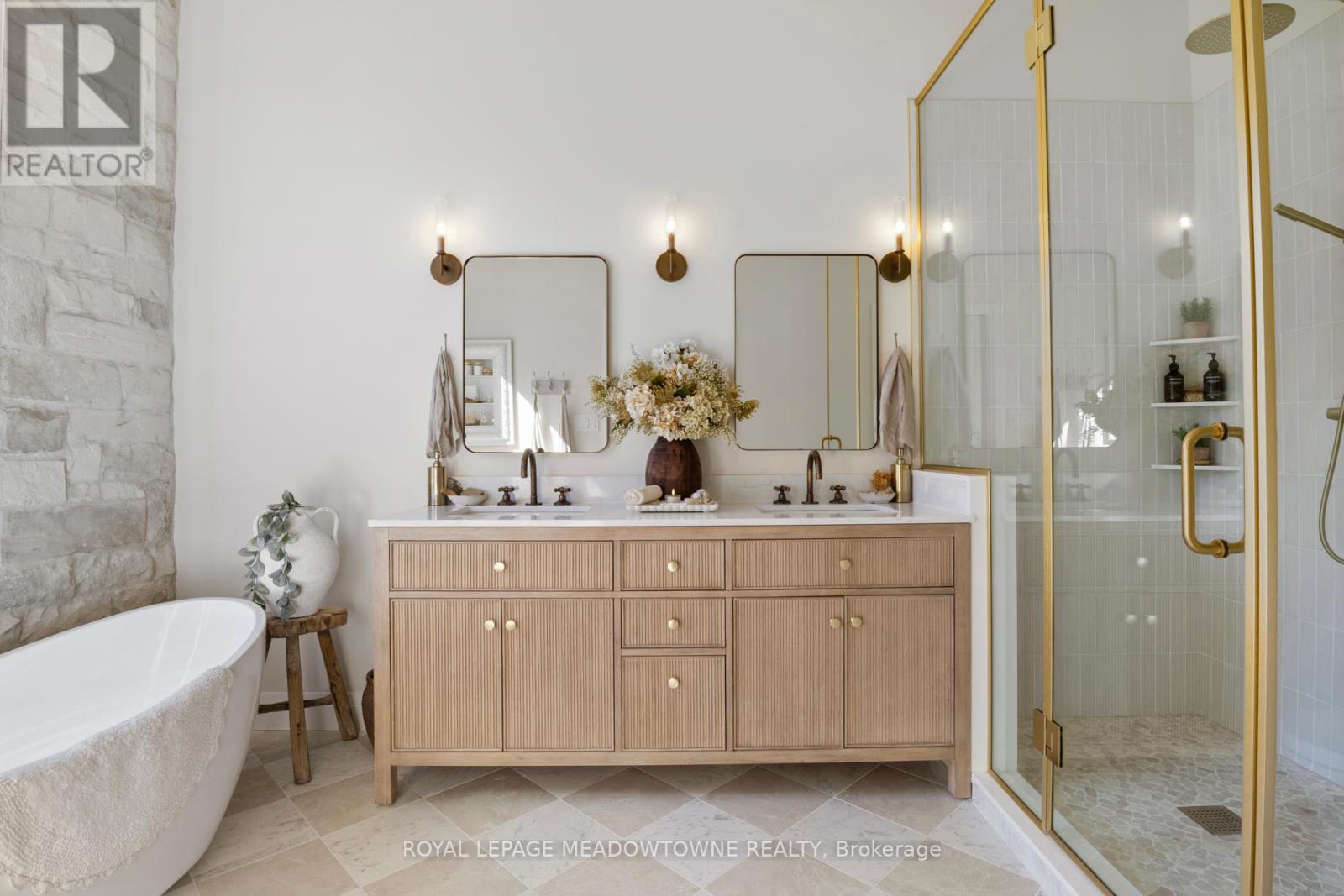 












1562 GORE ROAD

,
Puslinch,




Ontario
N0B2J0

