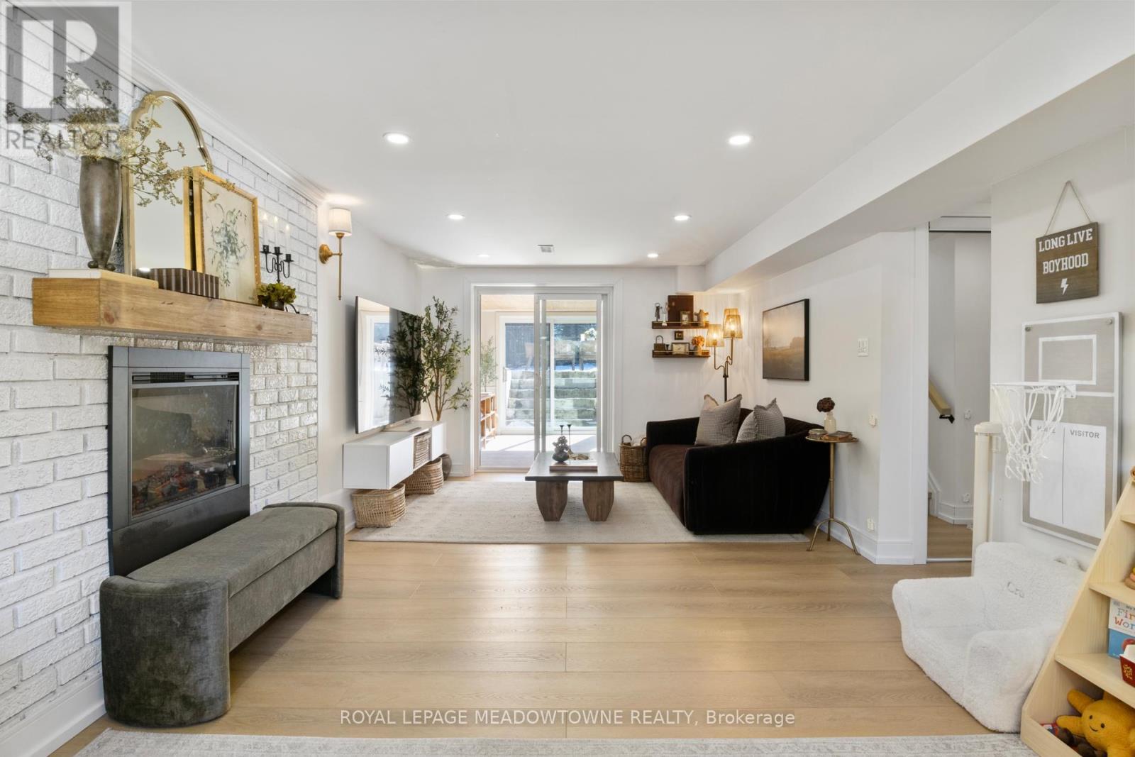 












1562 GORE ROAD

,
Puslinch,




Ontario
N0B2J0

