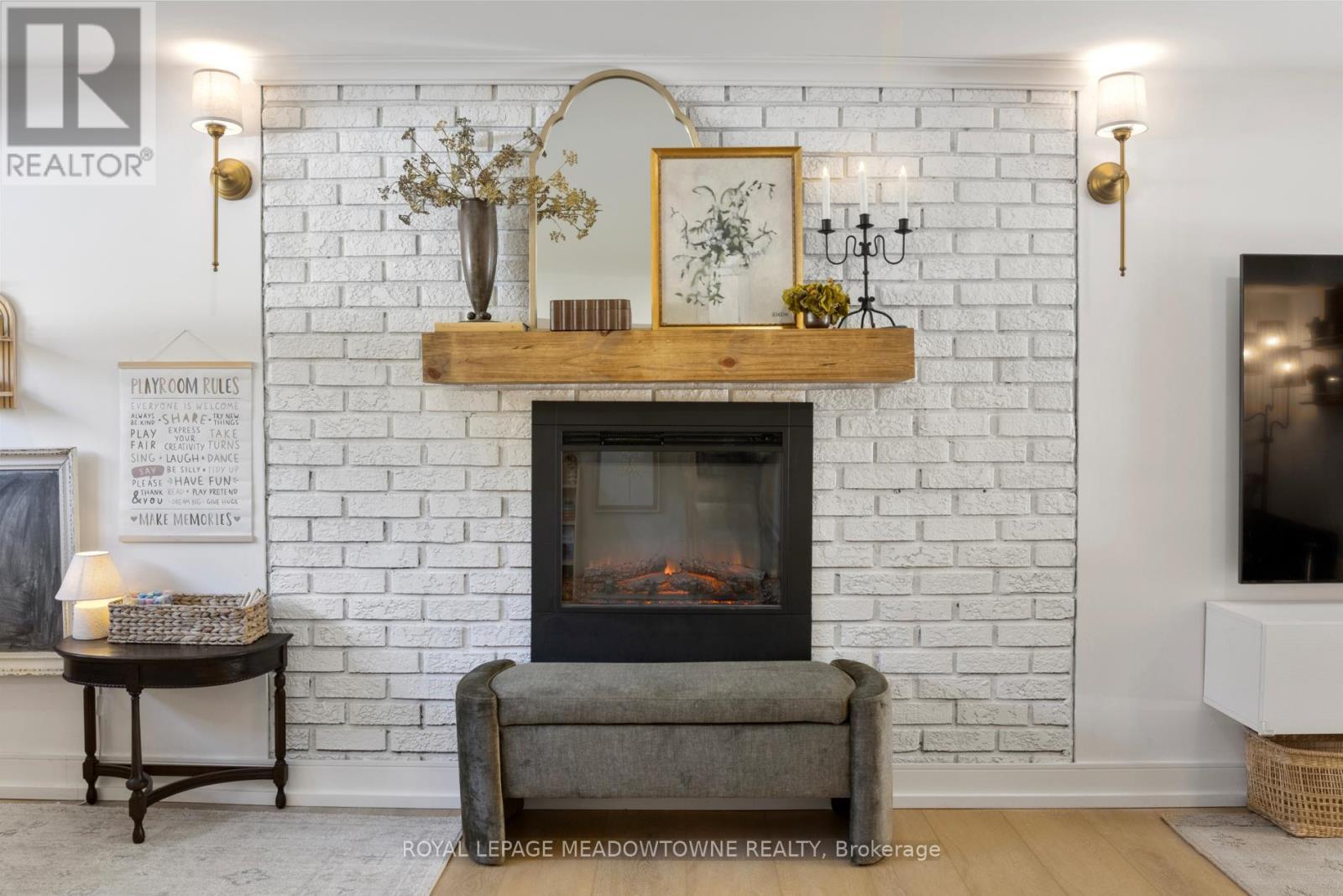 












1562 GORE ROAD

,
Puslinch,




Ontario
N0B2J0

