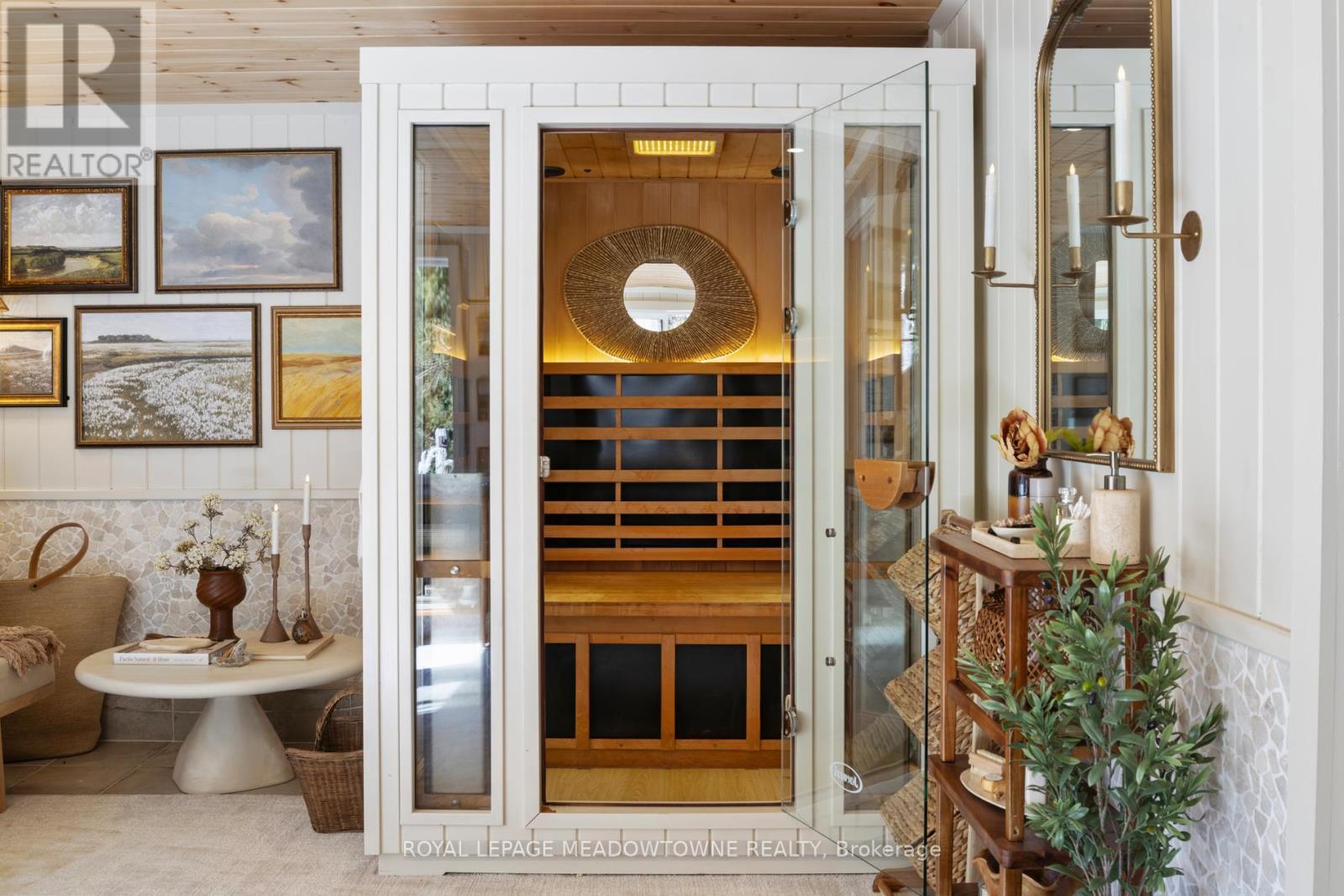 












1562 GORE ROAD

,
Puslinch,




Ontario
N0B2J0

