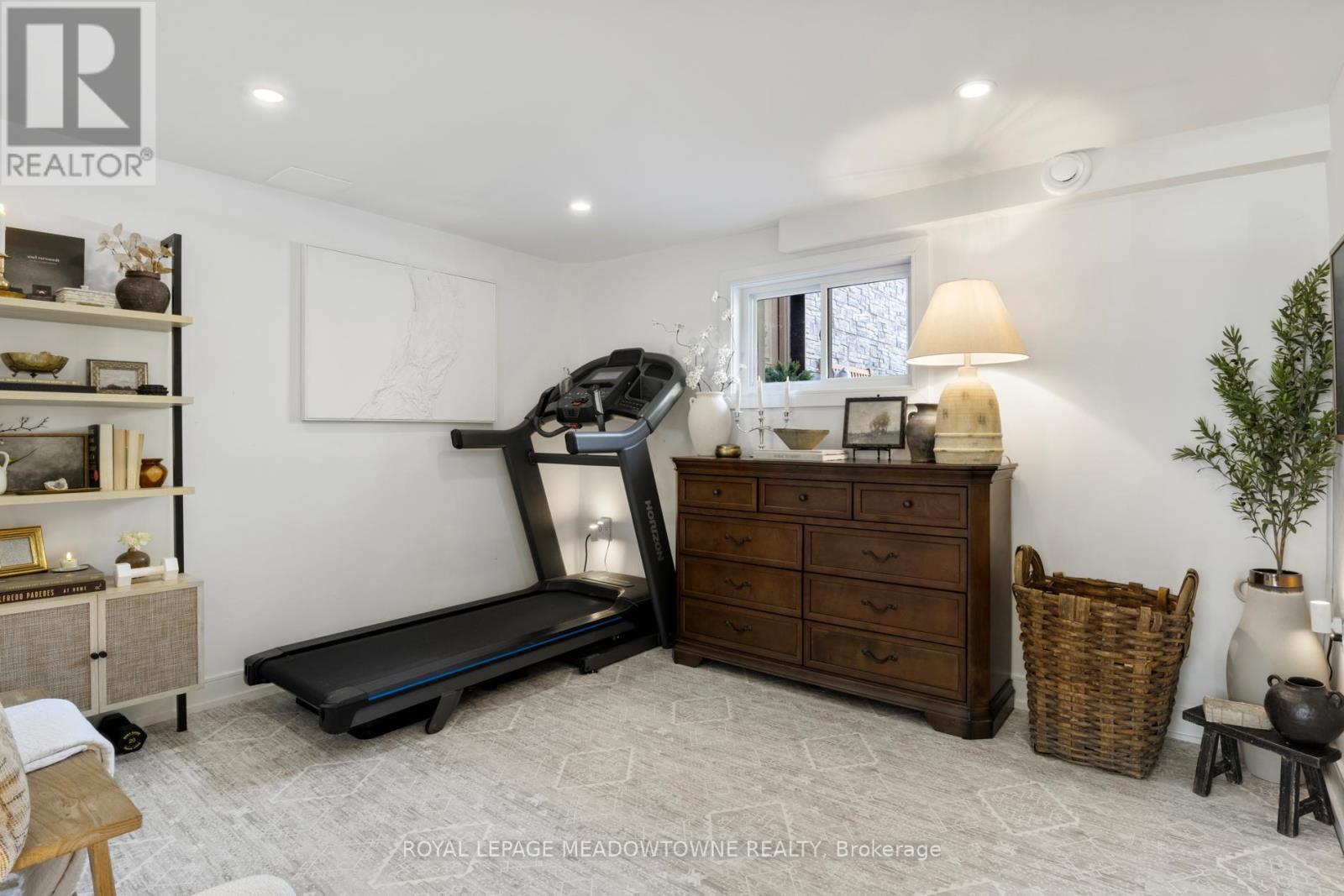 












1562 GORE ROAD

,
Puslinch,




Ontario
N0B2J0

