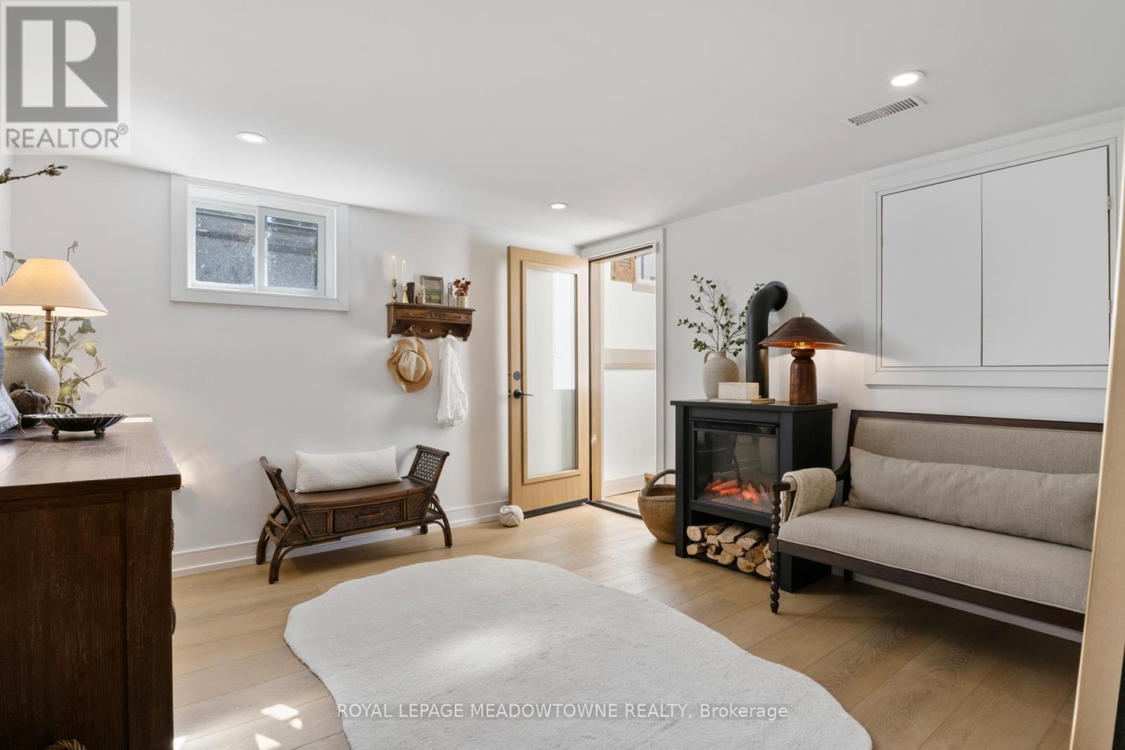 












1562 GORE ROAD

,
Puslinch,




Ontario
N0B2J0

