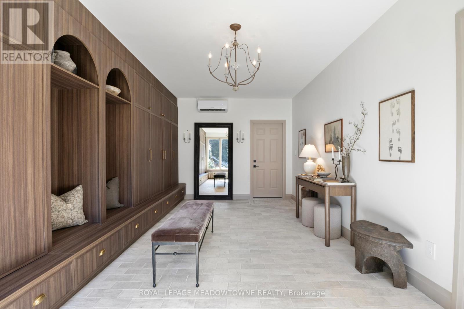 












1562 GORE ROAD

,
Puslinch,




Ontario
N0B2J0

