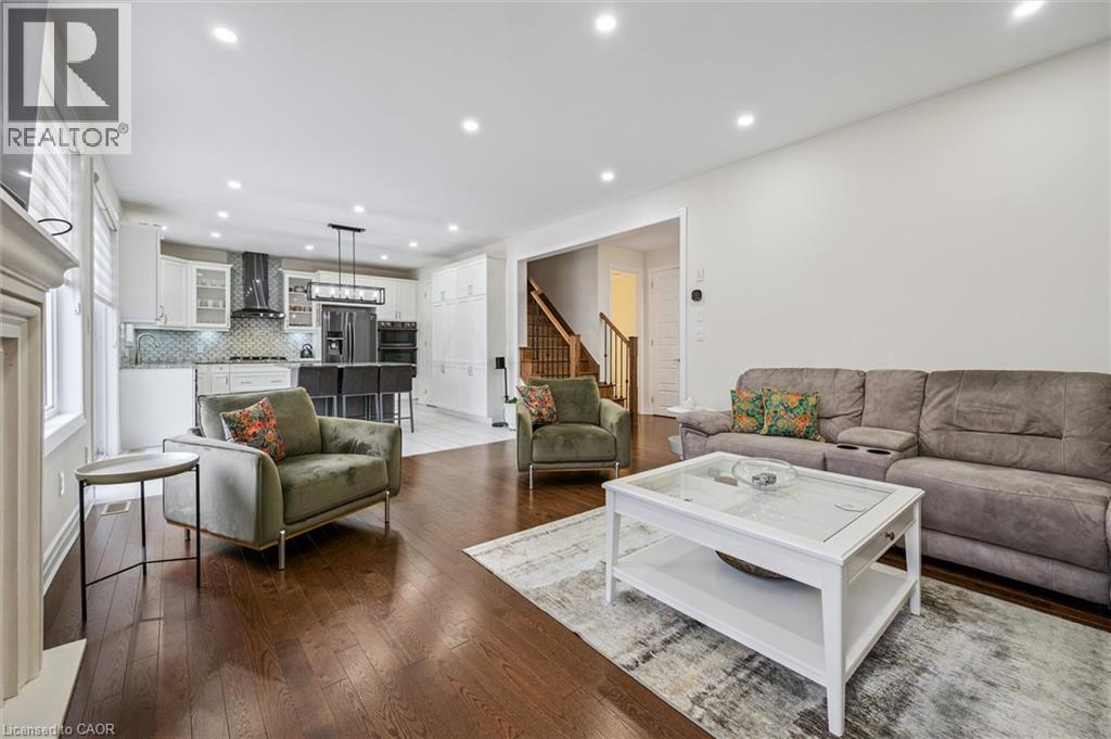 












228 RIDGE Road

,
Cambridge,




Ontario
N2E0C2

