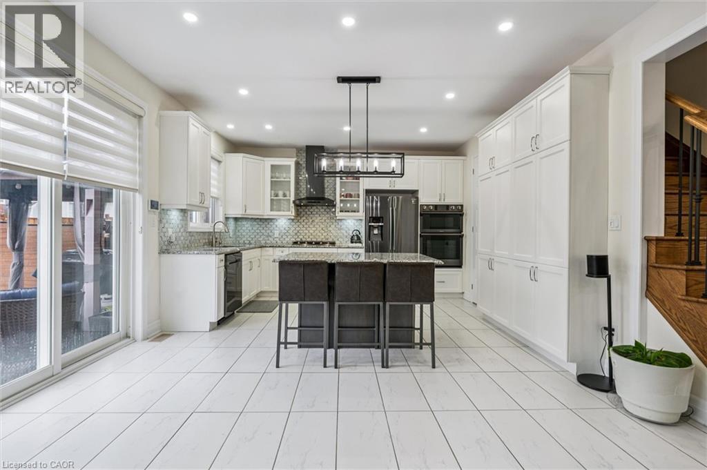 












228 RIDGE Road

,
Cambridge,




Ontario
N2E0C2

