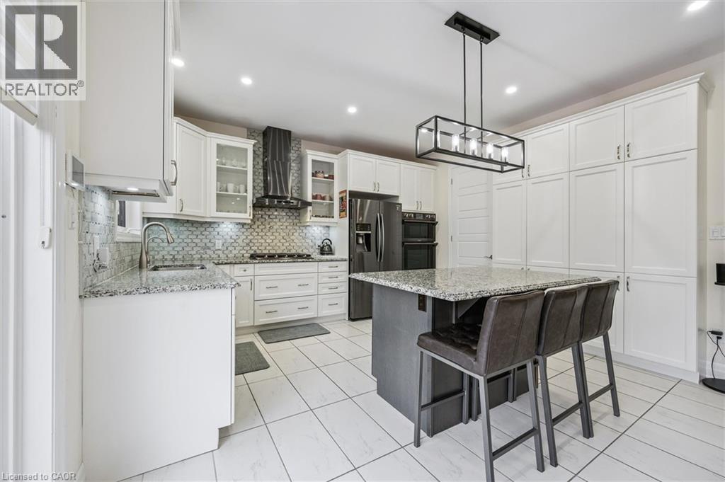 












228 RIDGE Road

,
Cambridge,




Ontario
N2E0C2

