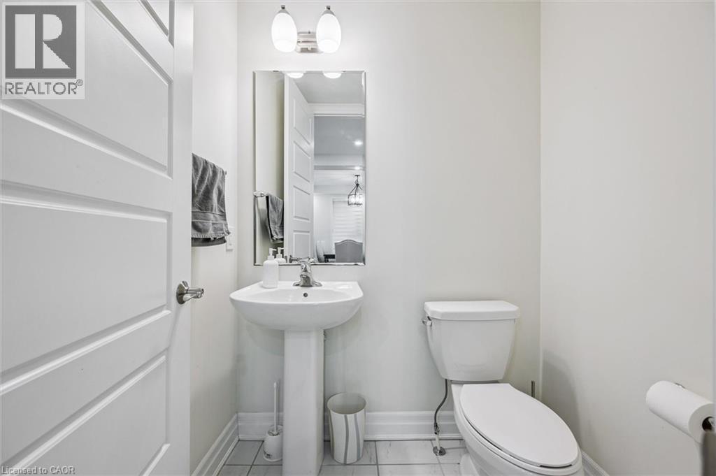 












228 RIDGE Road

,
Cambridge,




Ontario
N2E0C2

