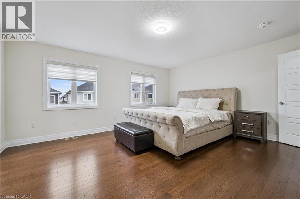 












228 RIDGE Road

,
Cambridge,




Ontario
N2E0C2

