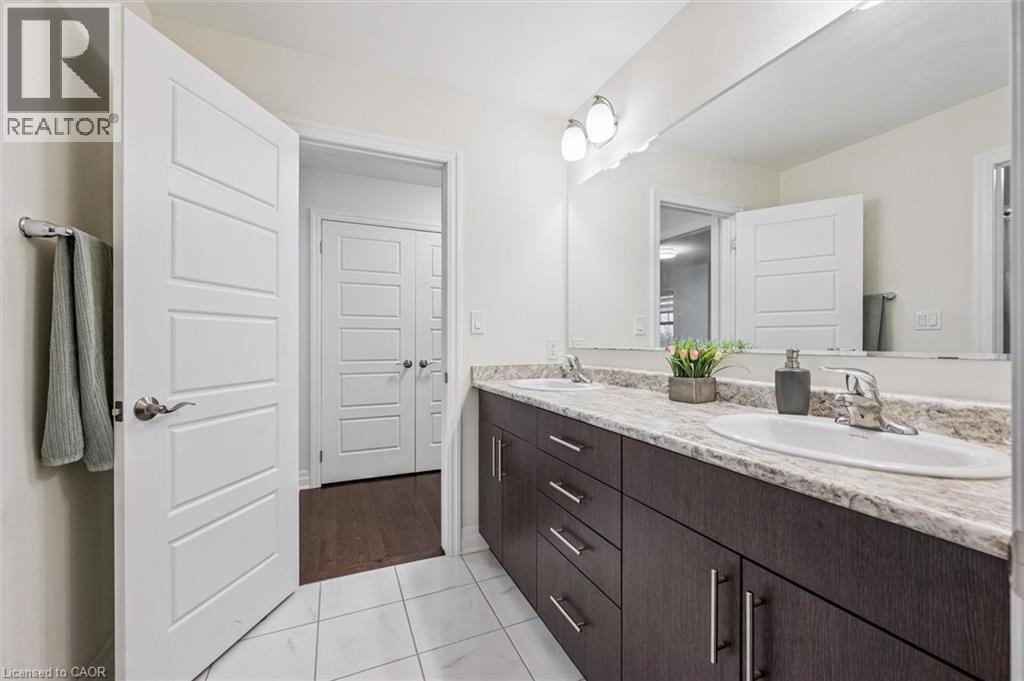 












228 RIDGE Road

,
Cambridge,




Ontario
N2E0C2

