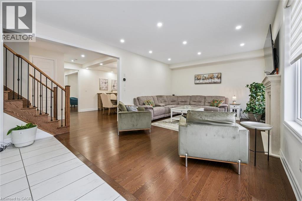 












228 RIDGE Road

,
Cambridge,




Ontario
N2E0C2

