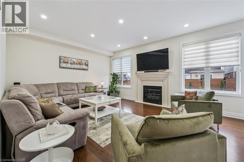 












228 RIDGE Road

,
Cambridge,




Ontario
N2E0C2

