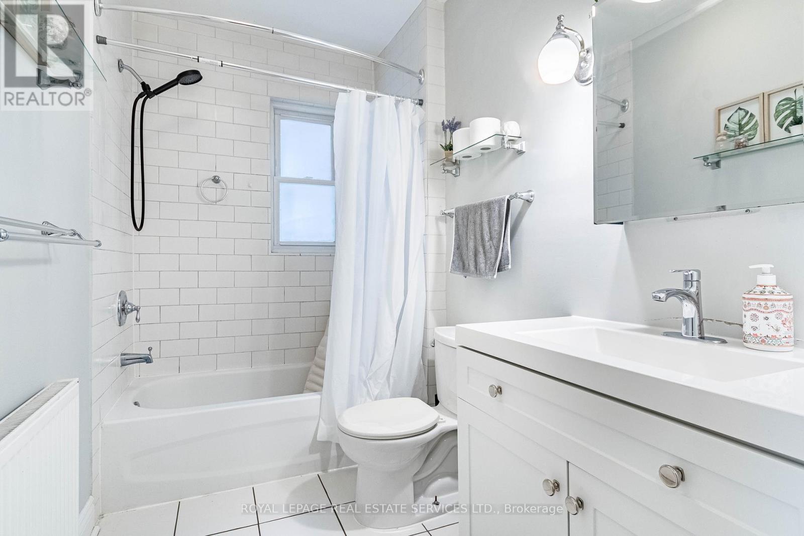 












14 KILBARRY ROAD

,
Toronto,




Ontario
M5P1K5

