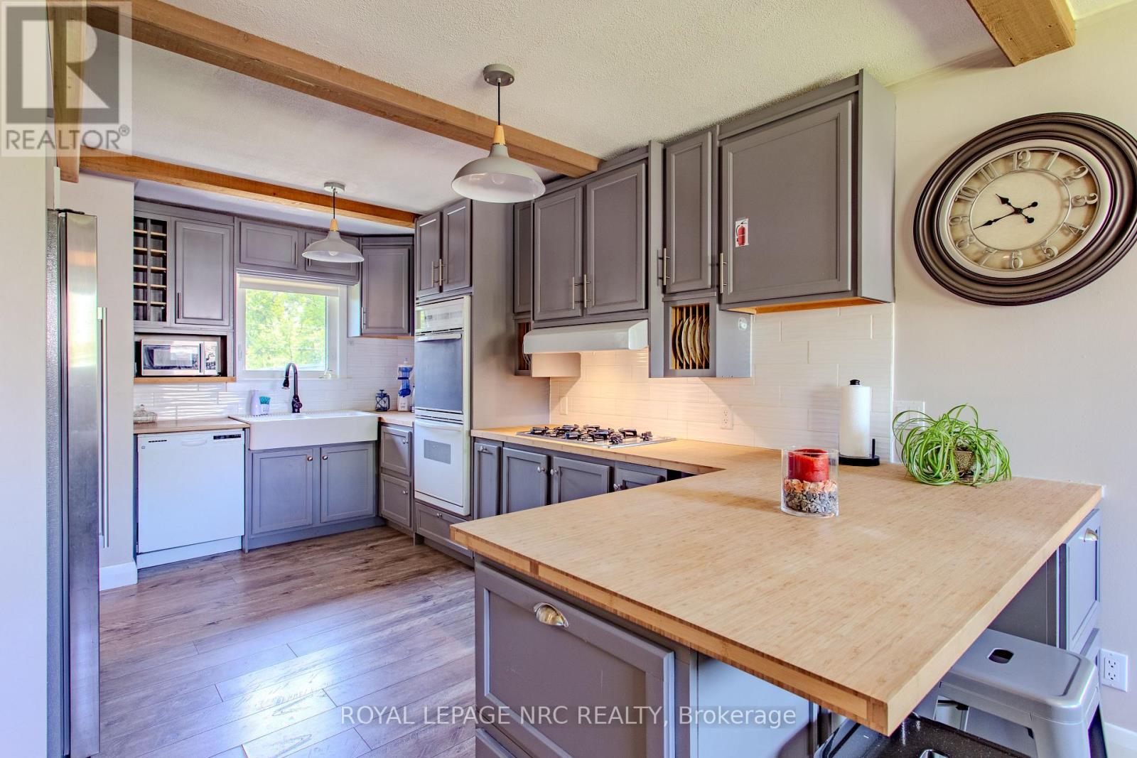 












270 CHERRYWOOD AVENUE

,
Fort Erie (Crystal Beach),




Ontario
L0S1B0

