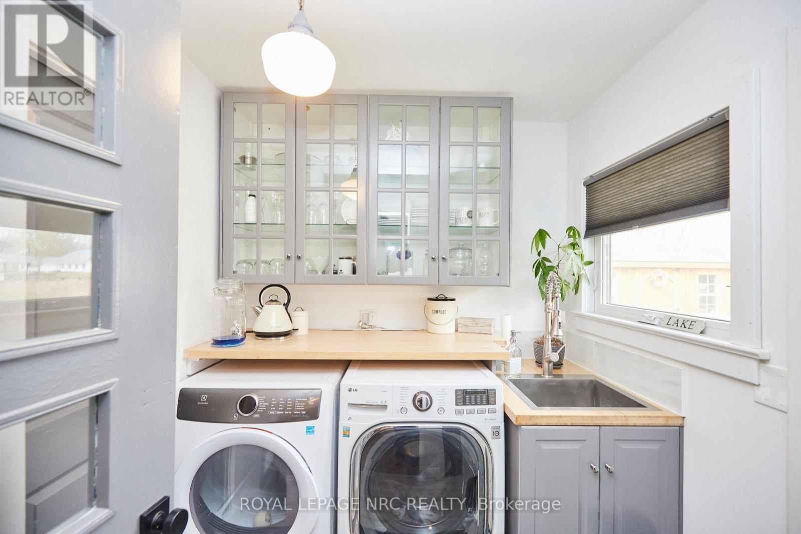 












270 CHERRYWOOD AVENUE

,
Fort Erie (Crystal Beach),




Ontario
L0S1B0

