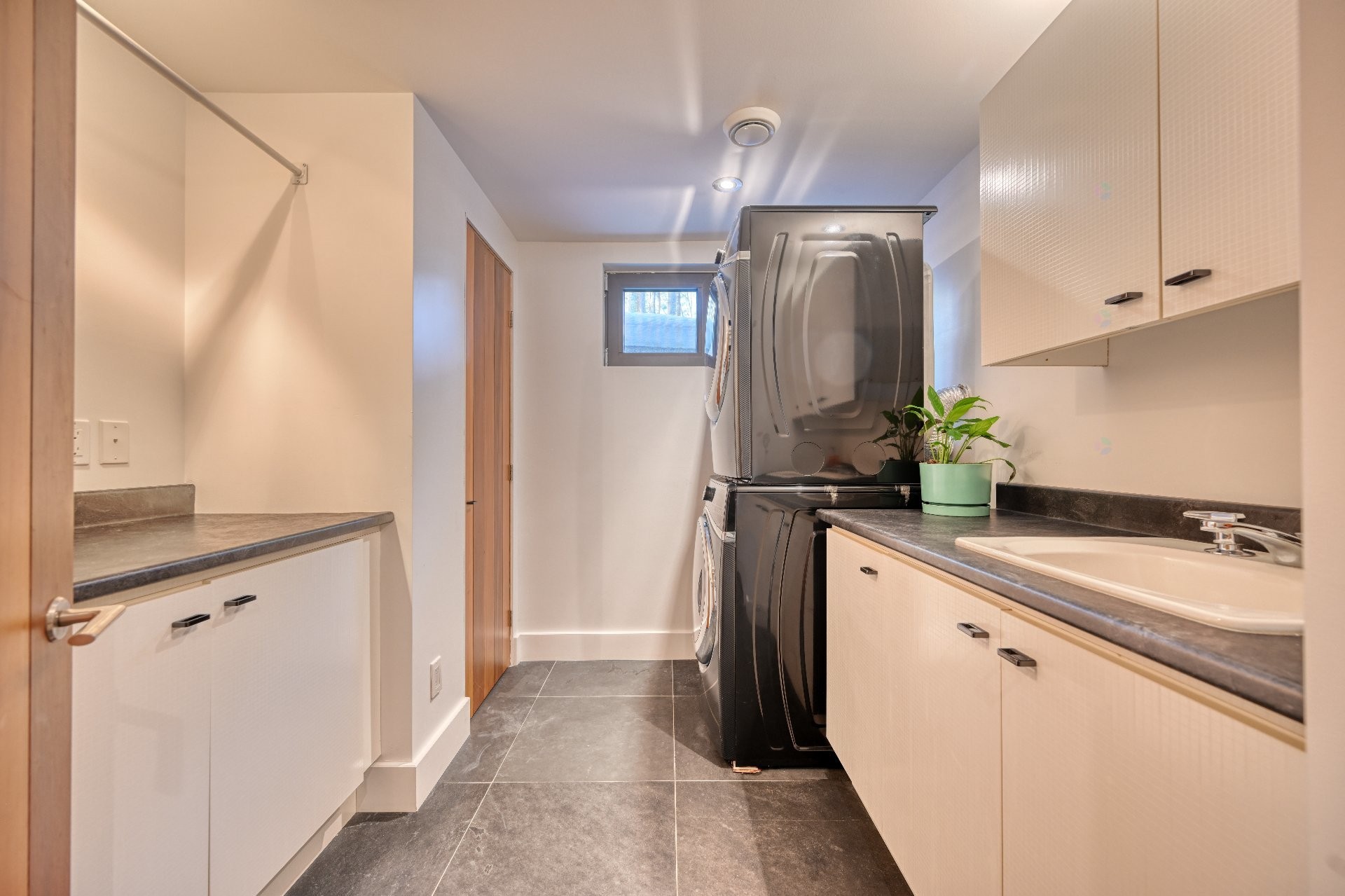 









302


Rue Marcel-Giguère

,
Blainville,




QC
J7B2A6

