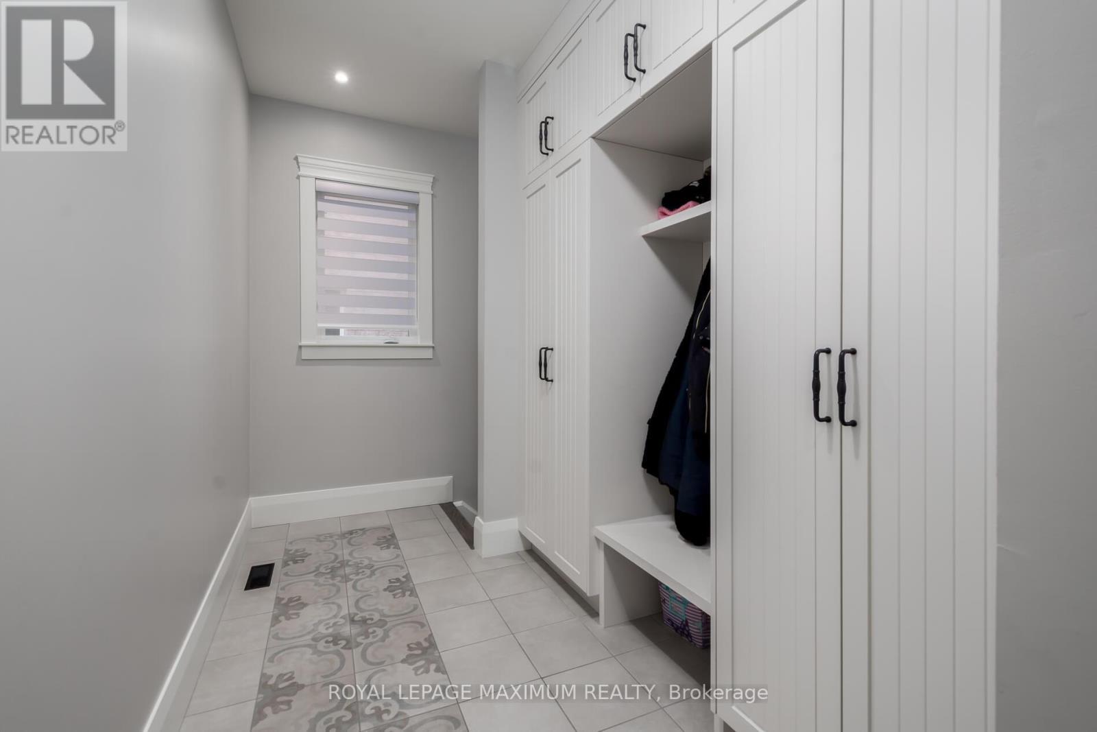 












11 MASI COURT

,
Vaughan,




Ontario
L4H1V5

