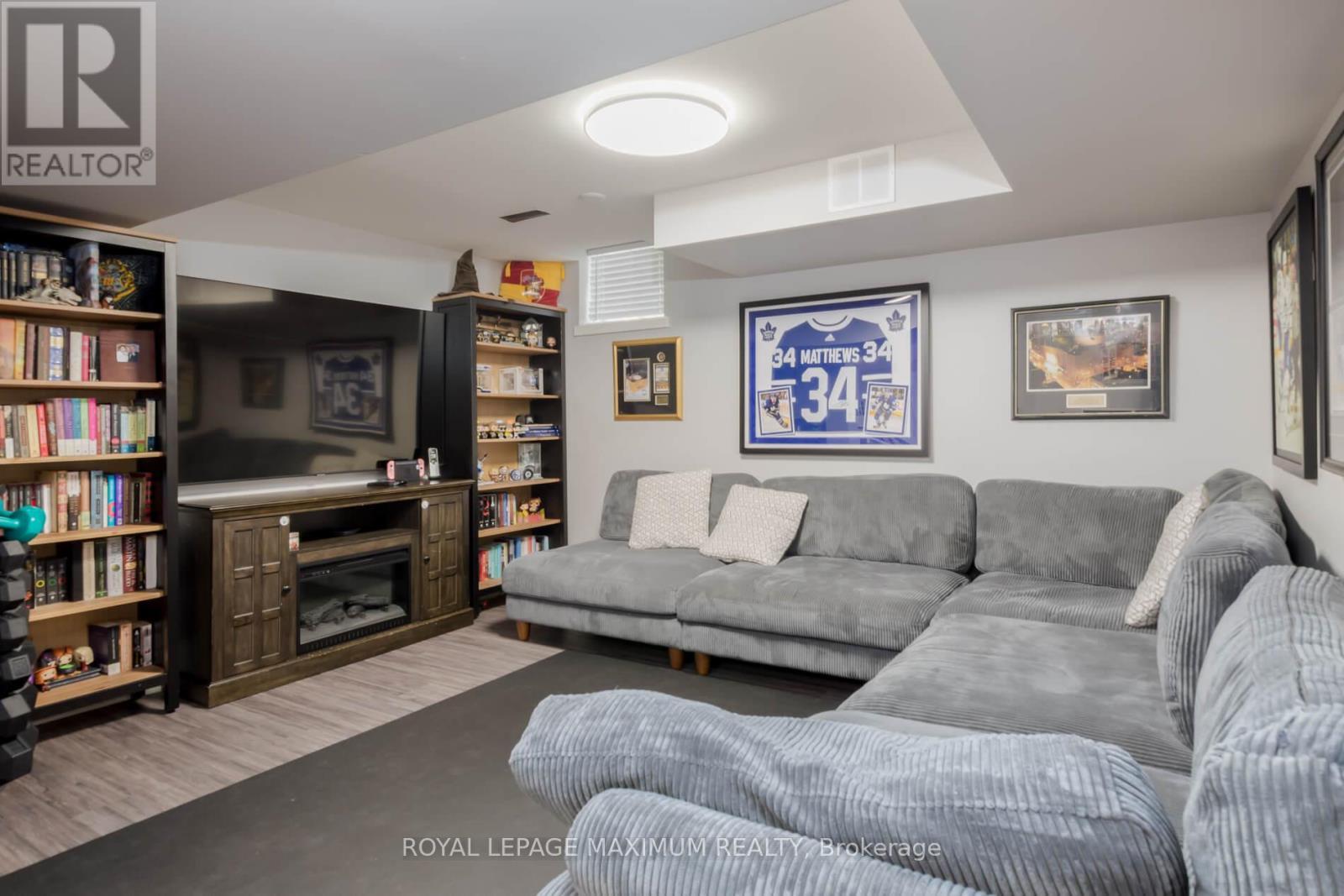 












11 MASI COURT

,
Vaughan,




Ontario
L4H1V5


